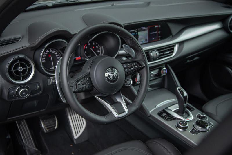 Alfa Romeo Stelvio Veloce — vehicle photo 2
