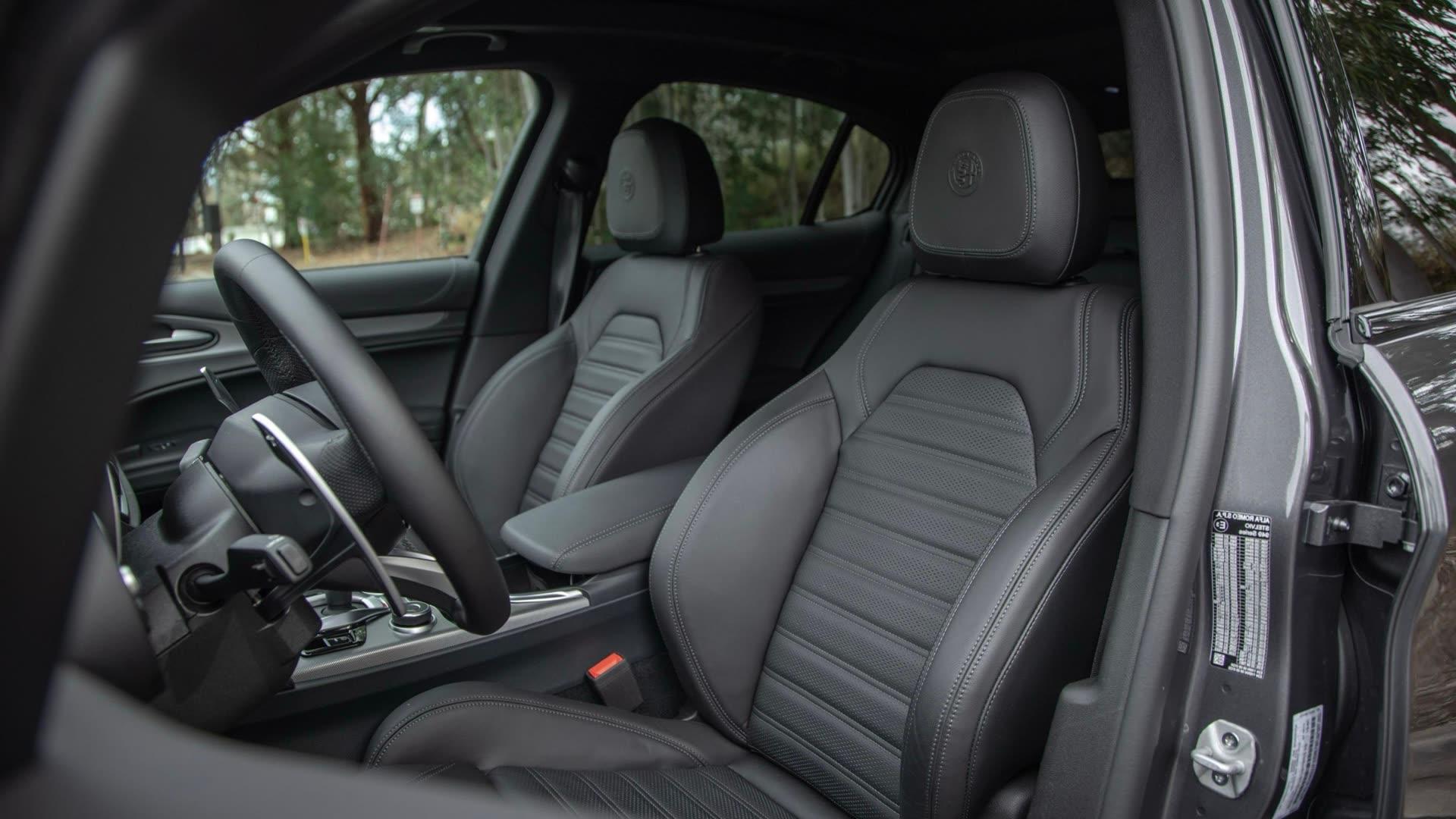 Alfa Romeo Stelvio Veloce — vehicle photo 3