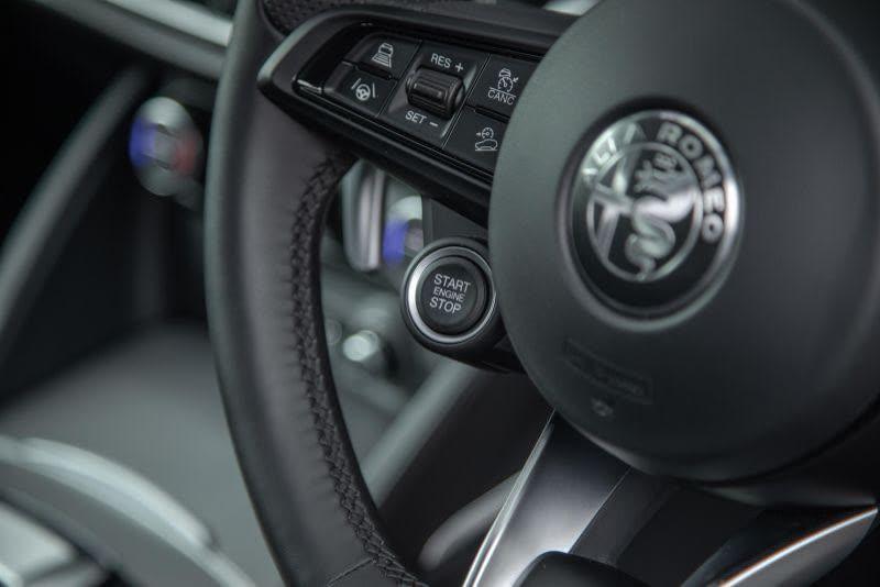 Alfa Romeo Stelvio Veloce — vehicle photo 6