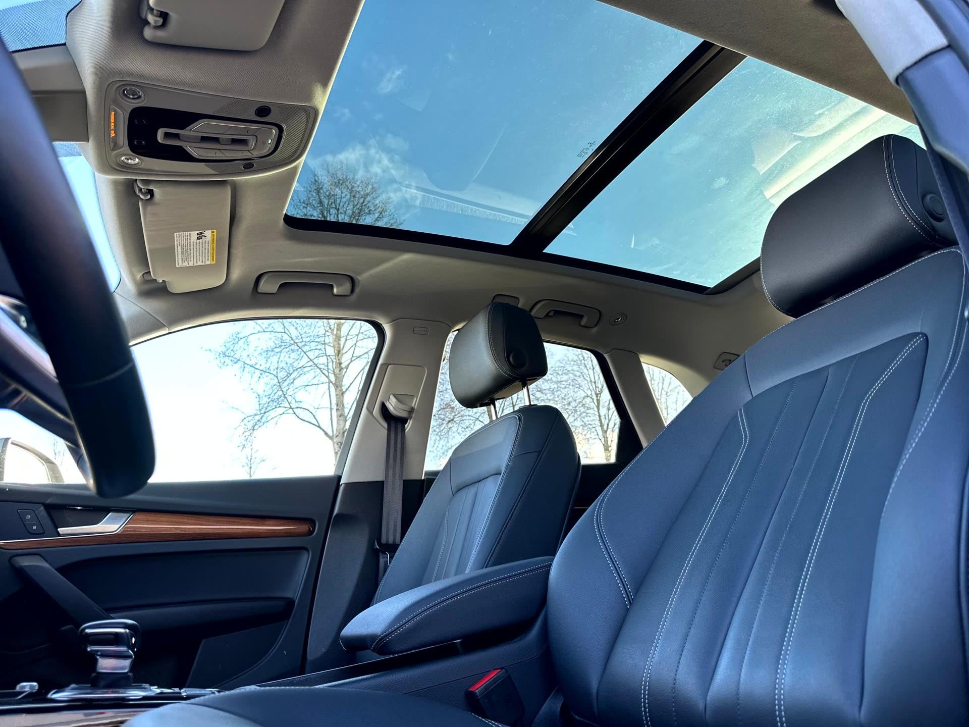 Audi Q5 S line — vehicle photo 2