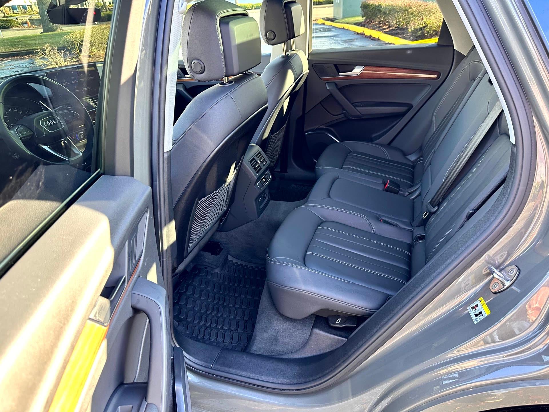Audi Q5 S line — vehicle photo 5