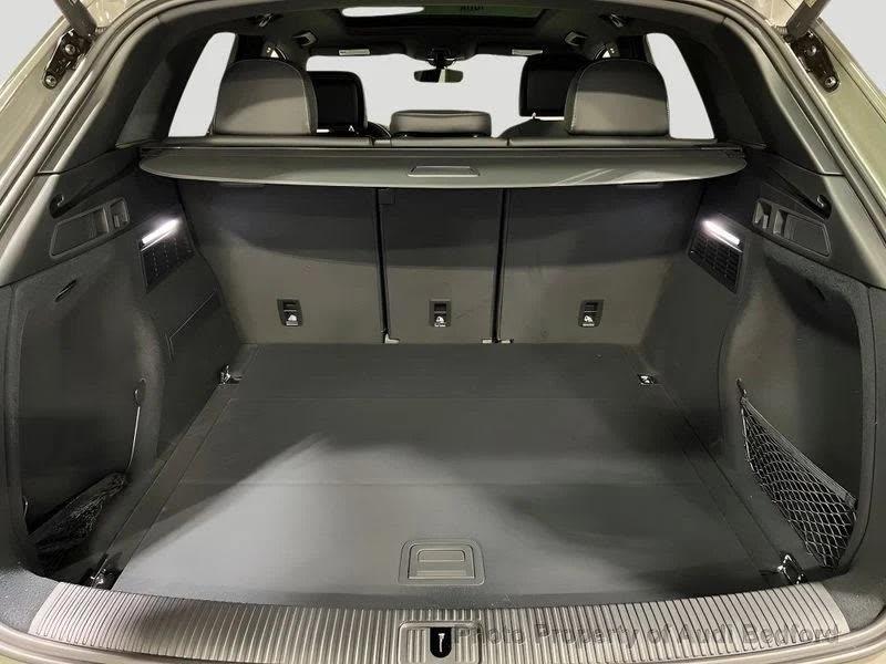 Audi Q5 S line — vehicle photo 6