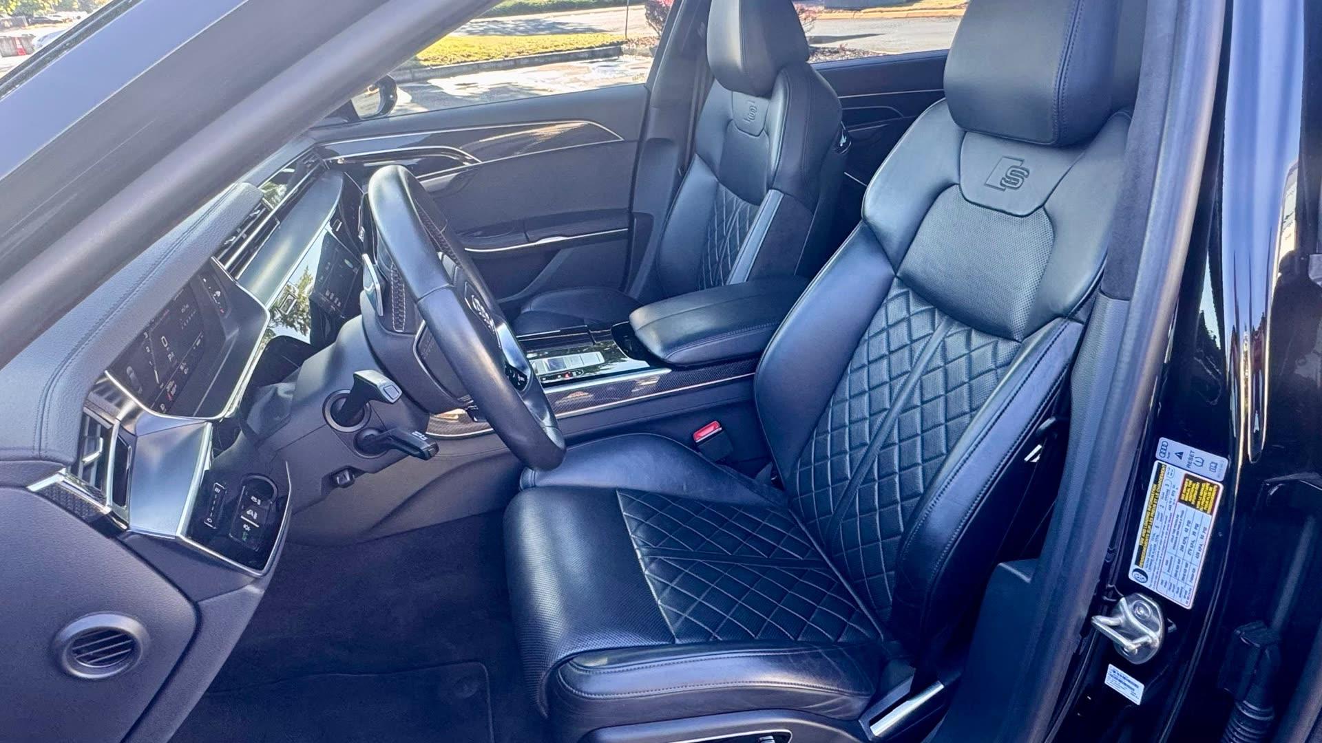 Audi S8 — vehicle photo 4