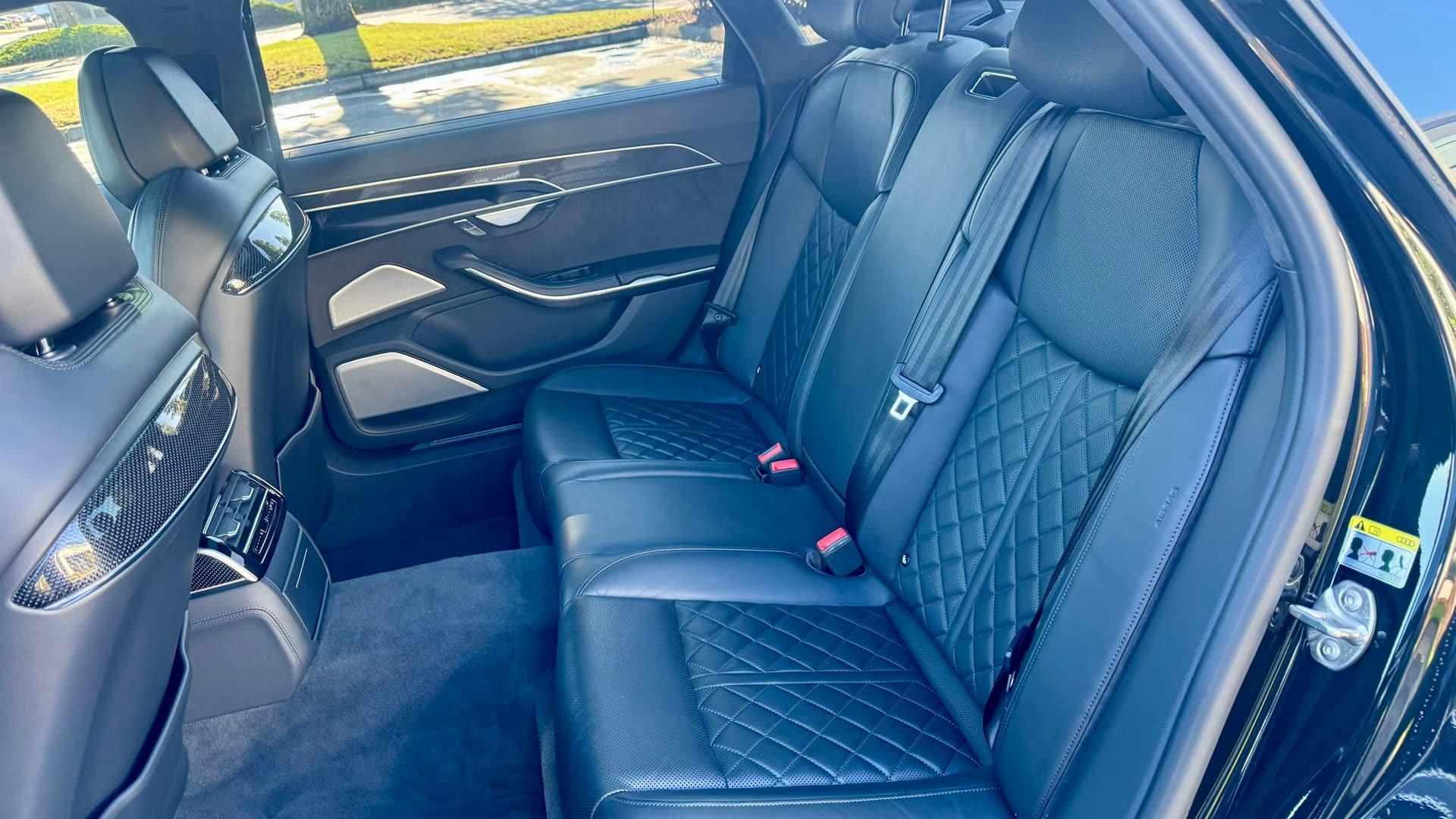 Audi S8 — vehicle photo 5