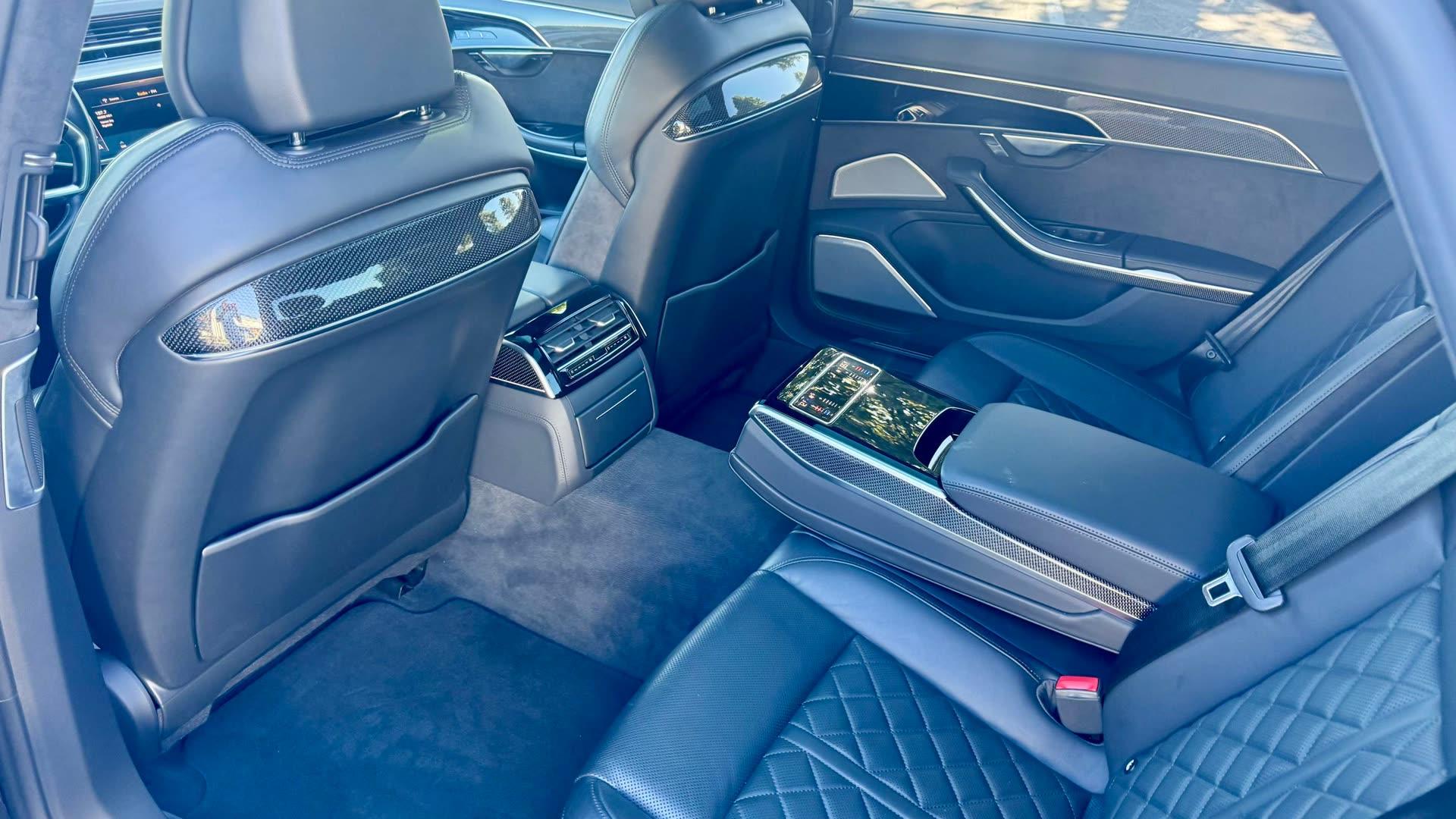 Audi S8 — vehicle photo 6