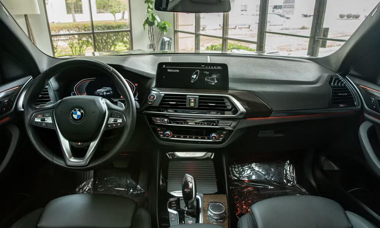 BMW X3 — vehicle photo 3