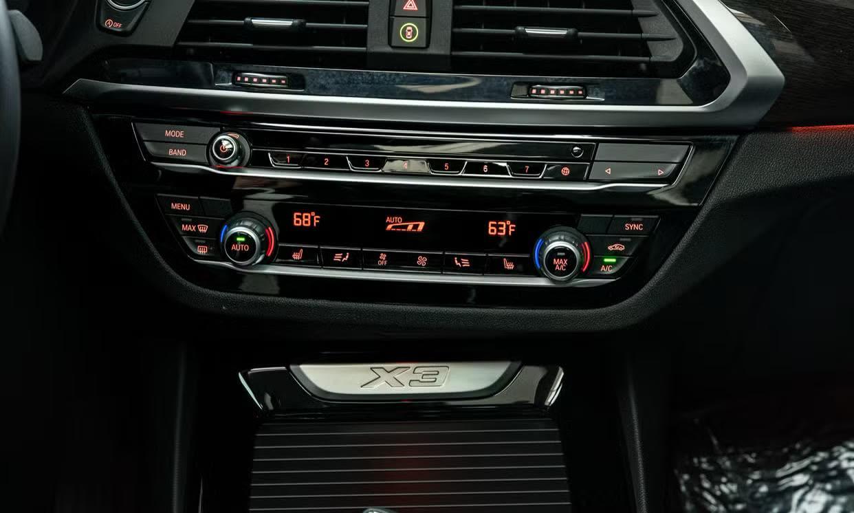 BMW X3 — vehicle photo 6