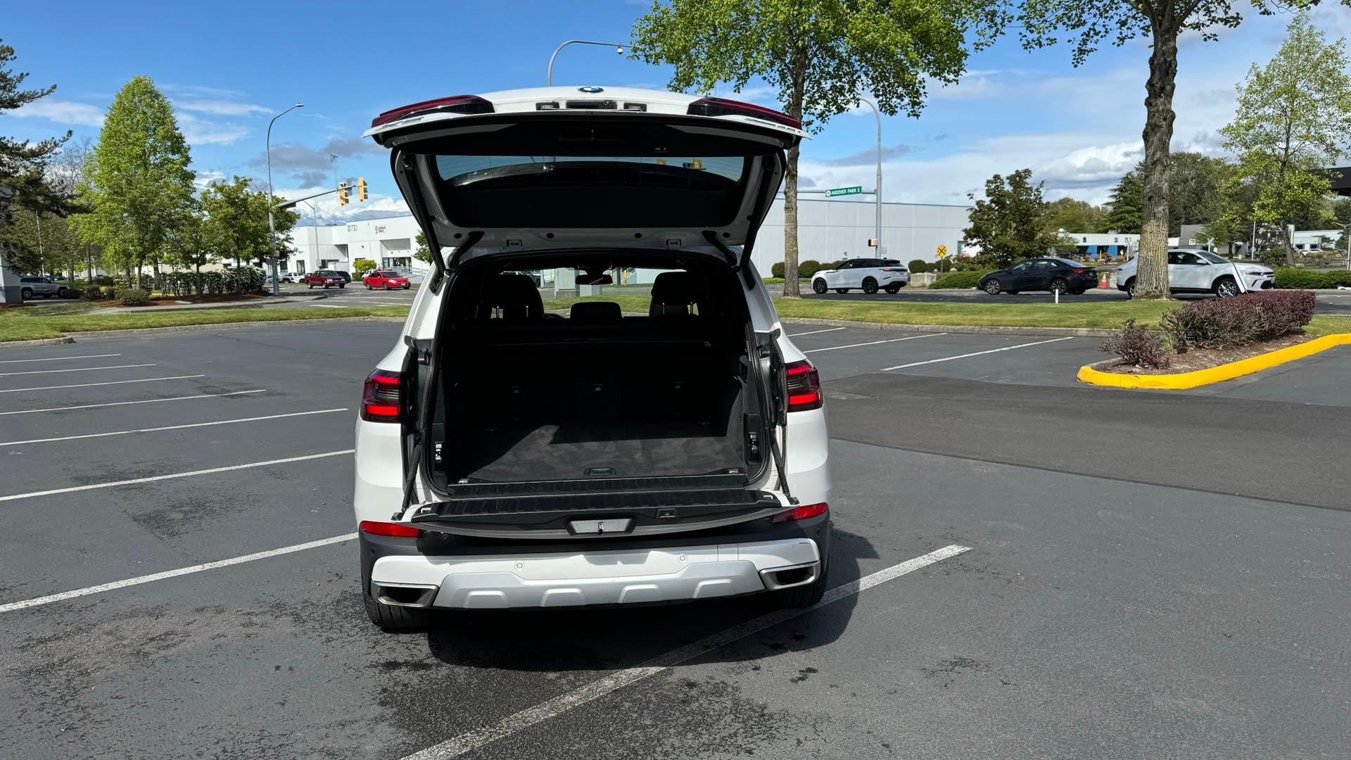 BMW X5 xDrive40i — vehicle photo 5