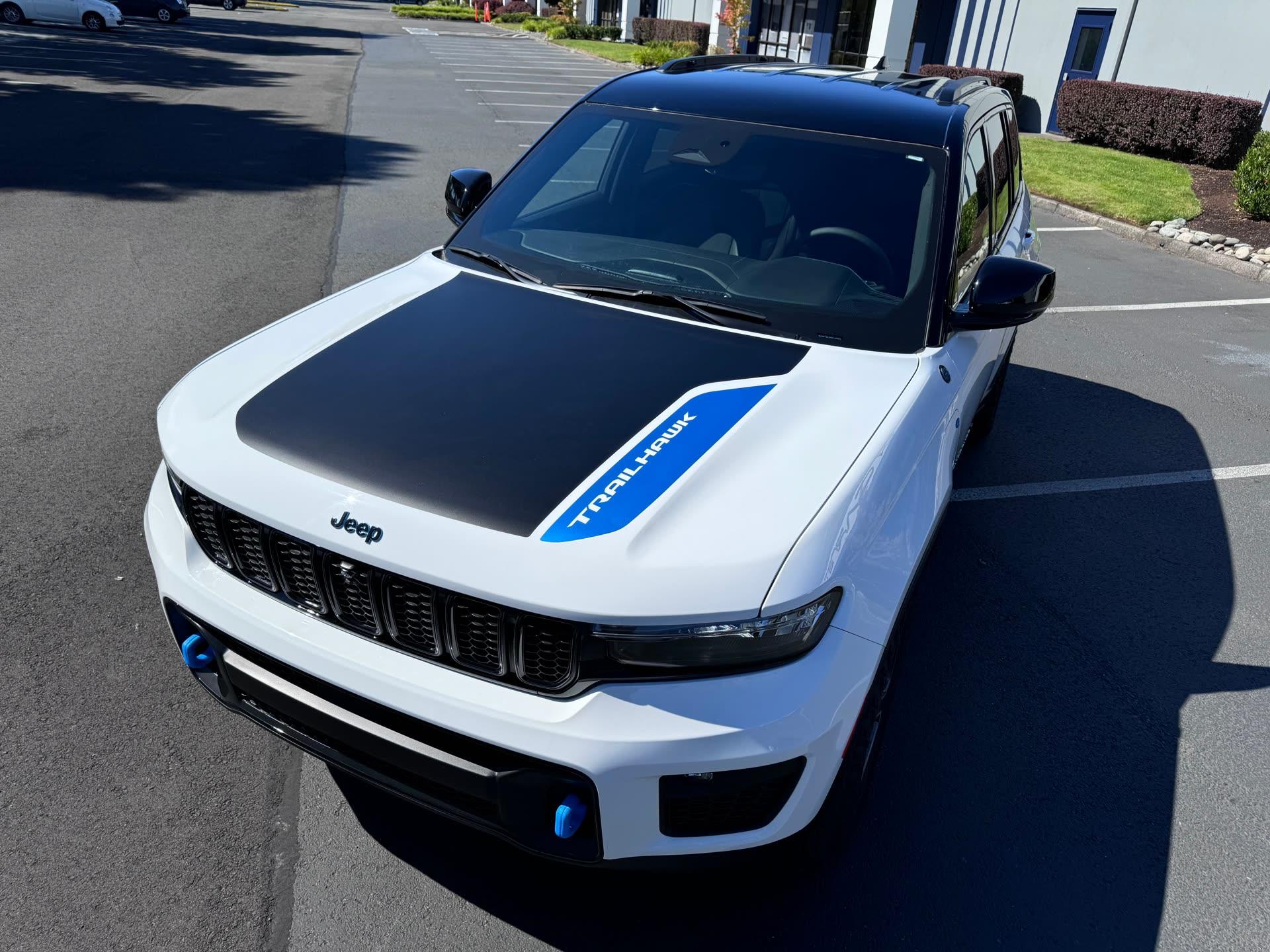 Jeep Grand Cherokee 4xe — vehicle photo 2
