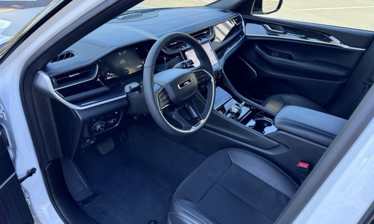 Jeep Grand Cherokee 4xe — vehicle photo 3