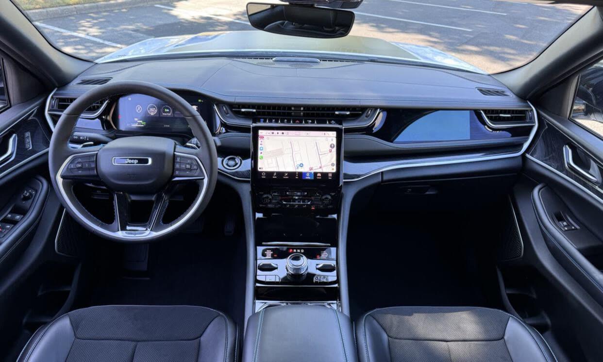 Jeep Grand Cherokee 4xe — vehicle photo 5