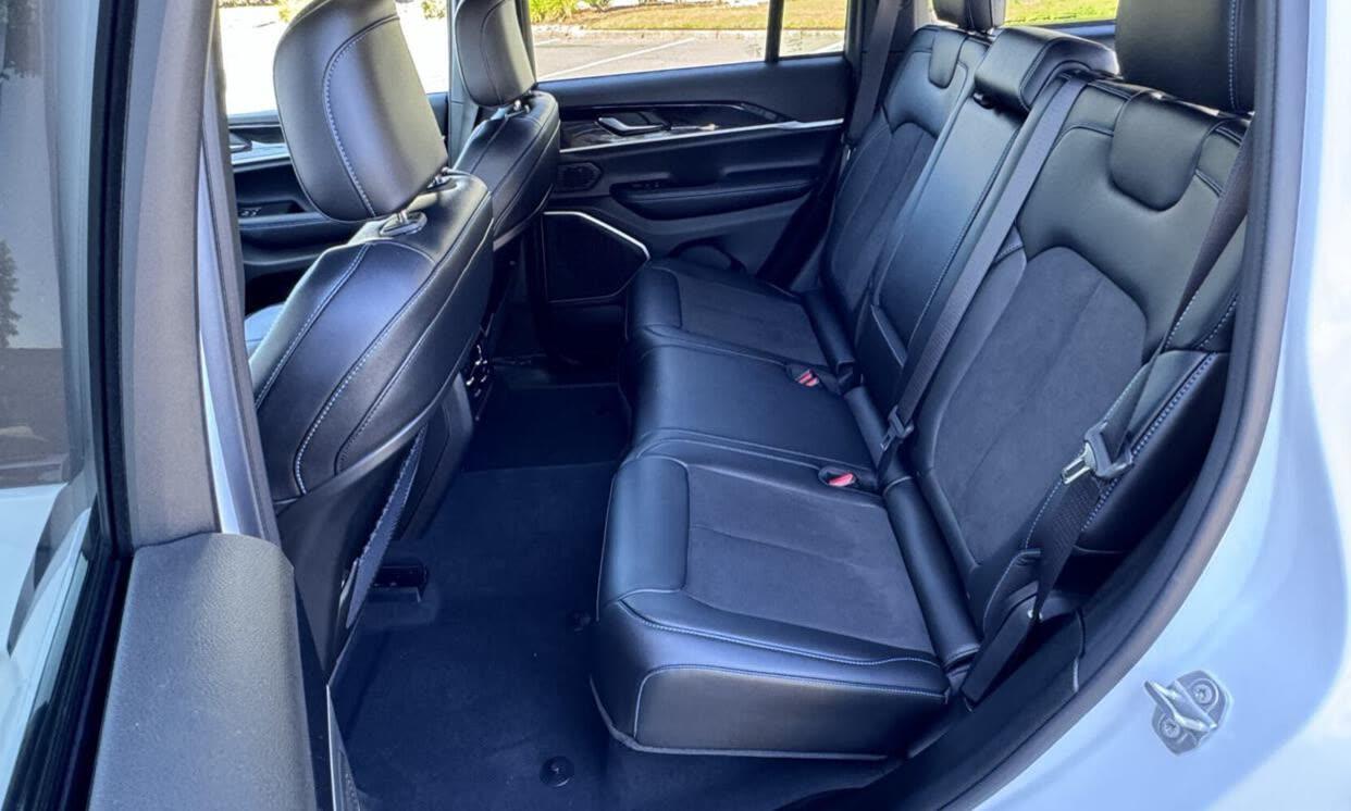 Jeep Grand Cherokee 4xe — vehicle photo 6