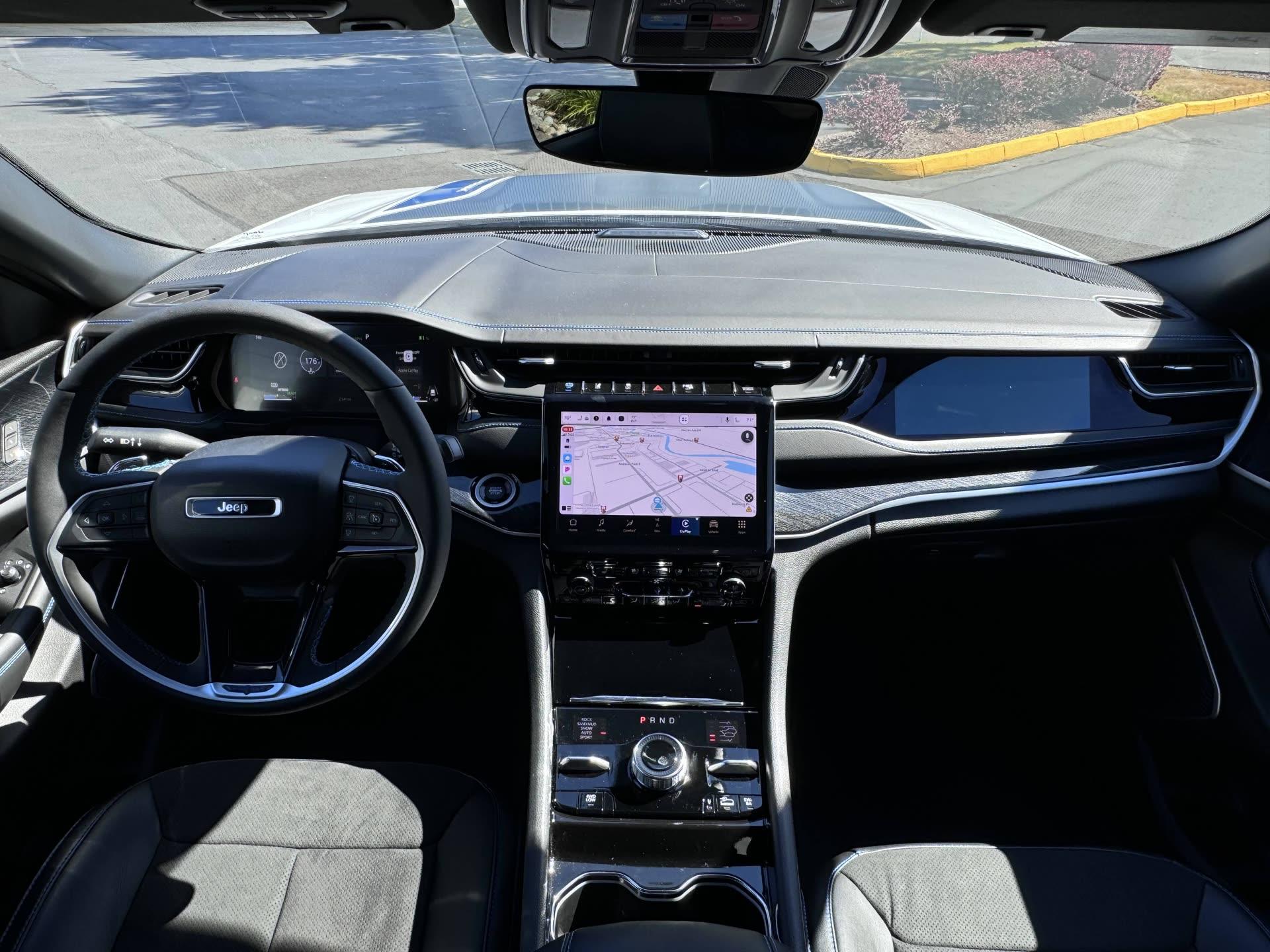 Jeep Grand Cherokee 4xe Trailhawk — vehicle photo 3