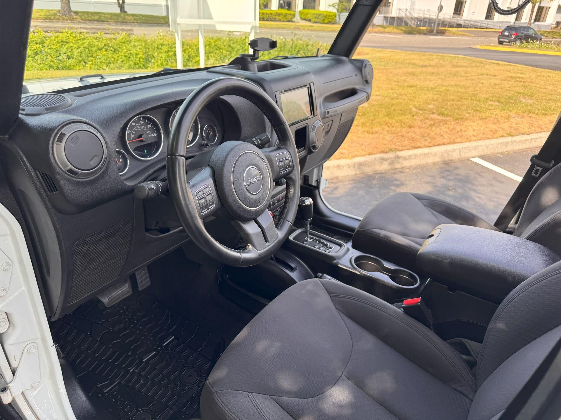 Jeep Wrangler Unlimited Sport — vehicle photo 3