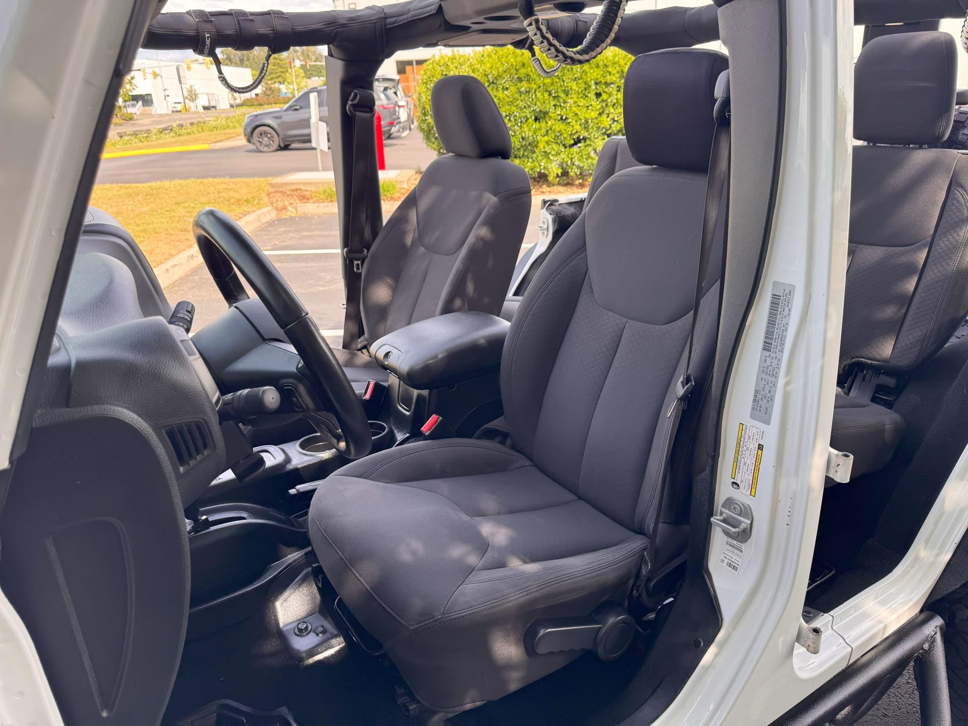 Jeep Wrangler Unlimited Sport — vehicle photo 5