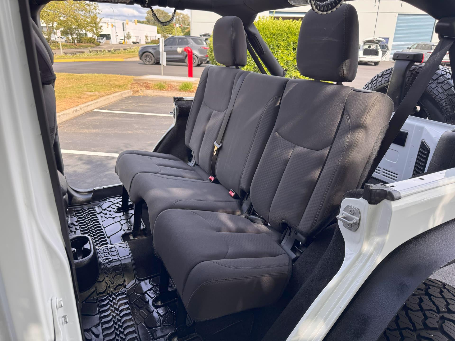 Jeep Wrangler Unlimited Sport — vehicle photo 6
