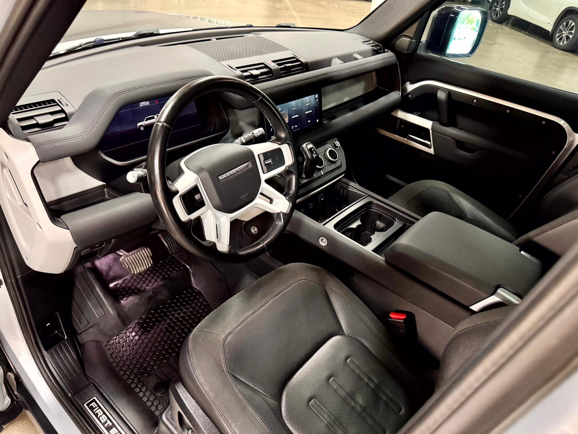 Land Rover Defender First Edition — vehicle photo 2