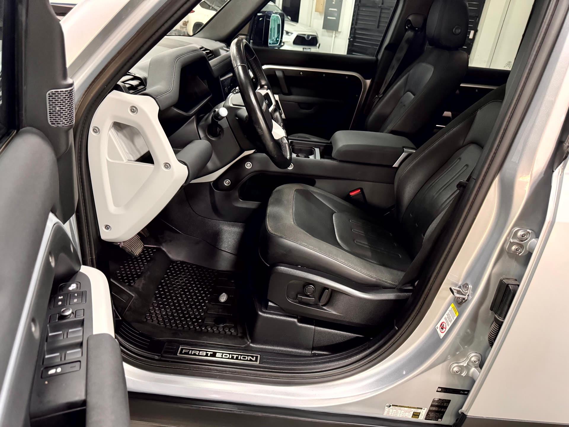 Land Rover Defender First Edition — vehicle photo 3