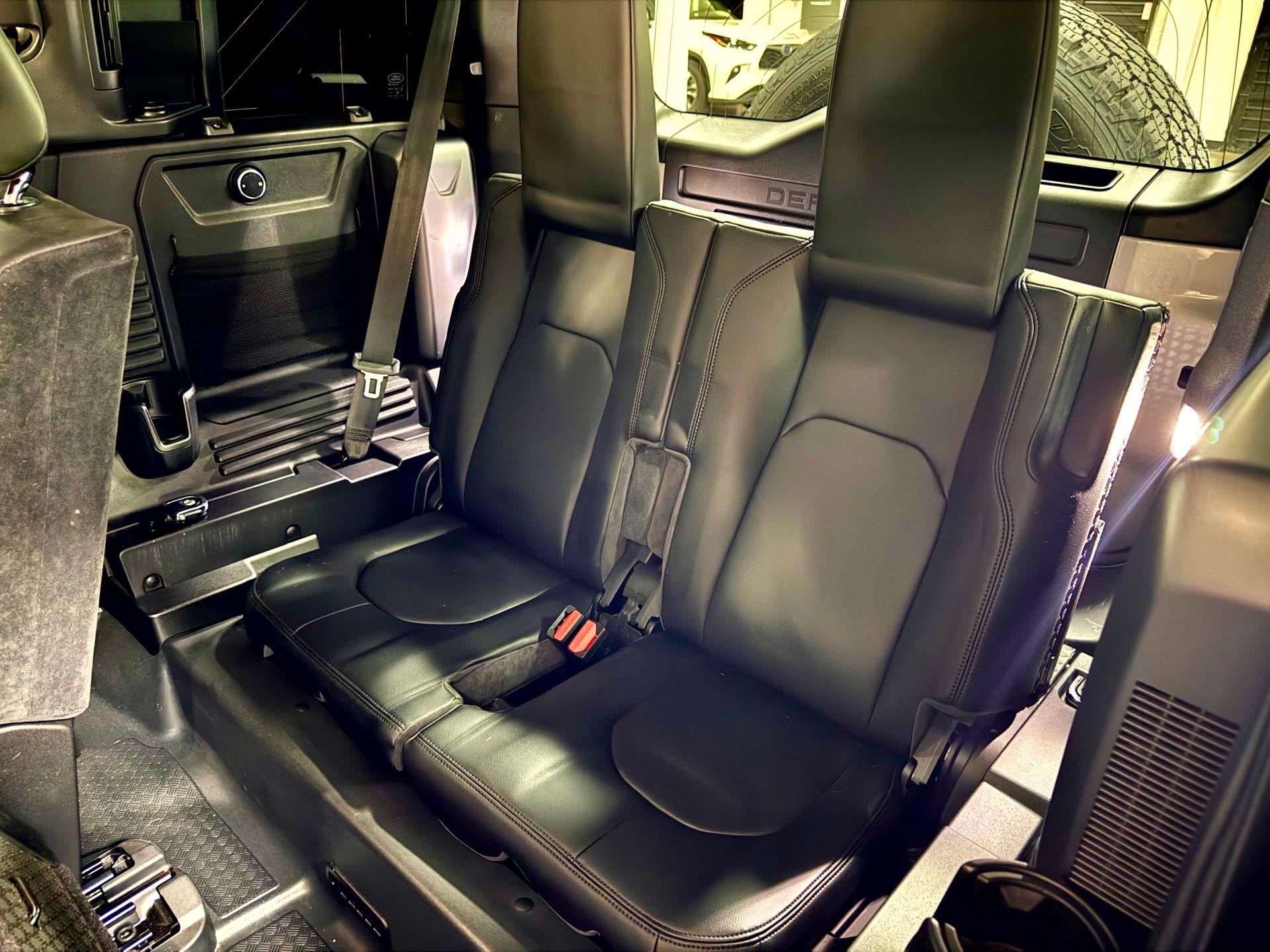 Land Rover Defender First Edition — vehicle photo 5