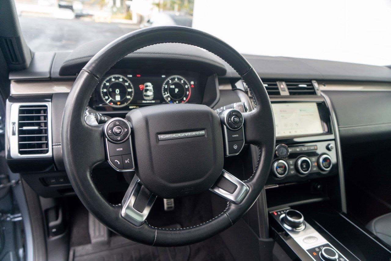 Land Rover Discovery HSE Luxury — vehicle photo 3
