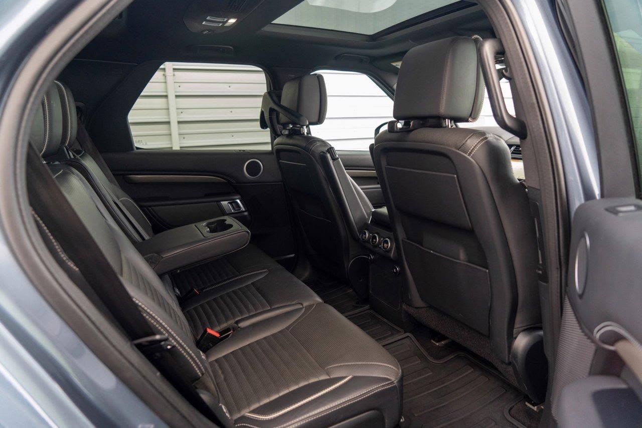 Land Rover Discovery HSE Luxury — vehicle photo 6