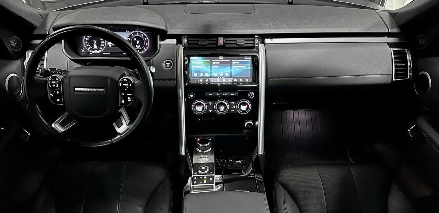 Land Rover Discovery Landmark Edition — vehicle photo 2
