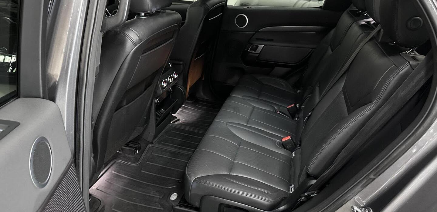 Land Rover Discovery Landmark Edition — vehicle photo 5