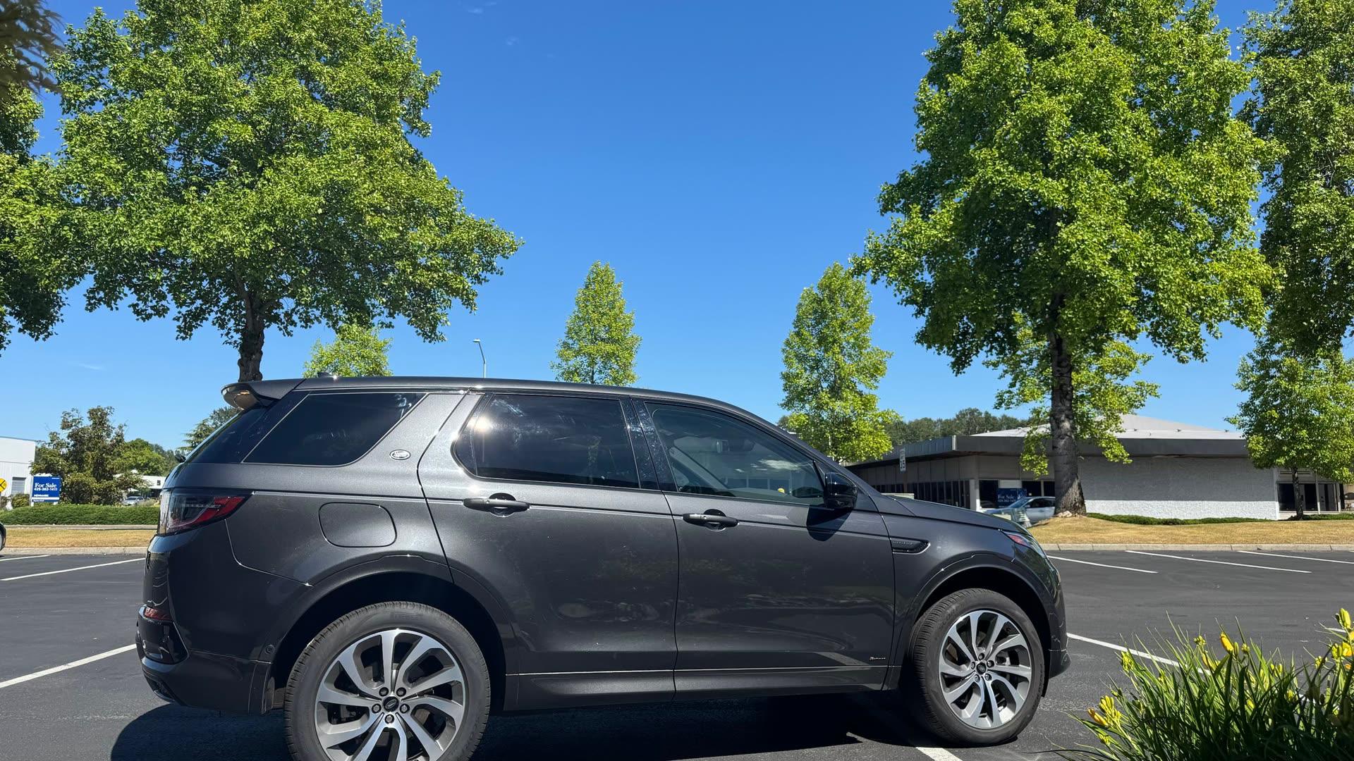 Land Rover Discovery Sport S R-Dynamic — vehicle photo 6