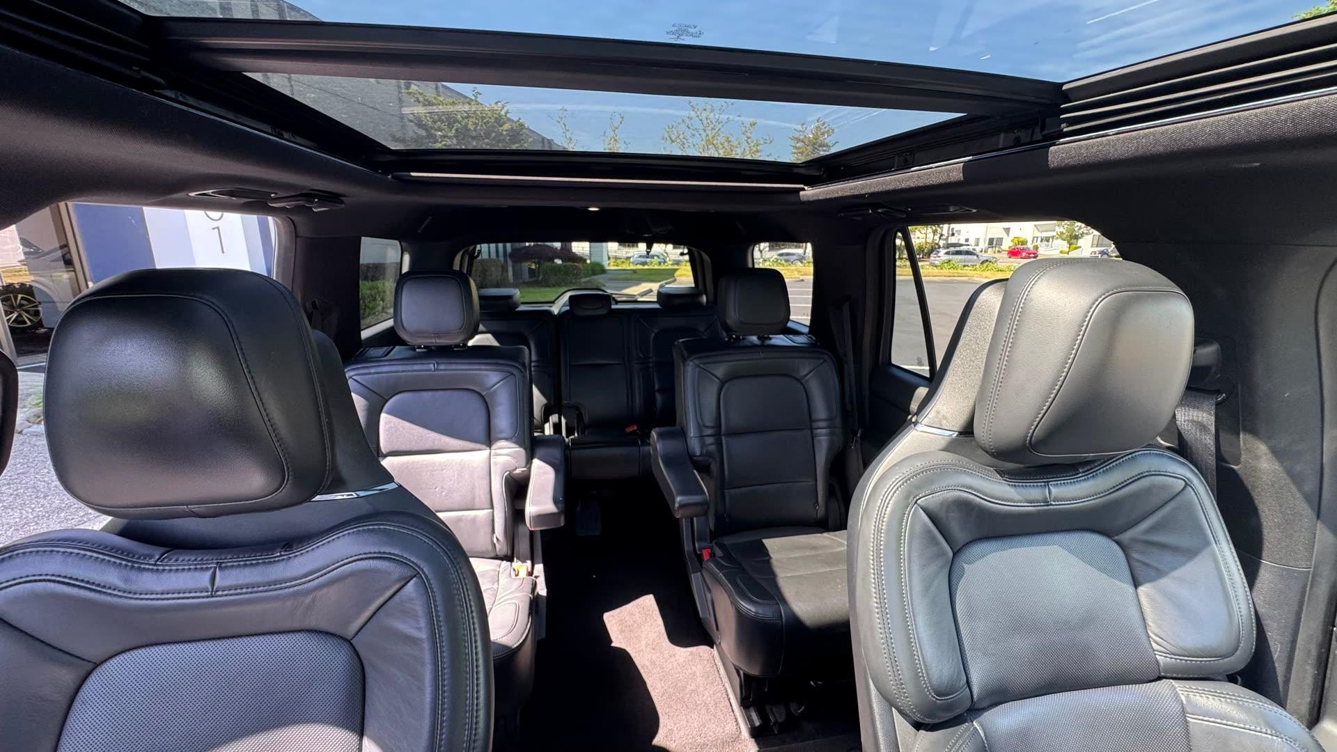 Lincoln Navigator — vehicle photo 5