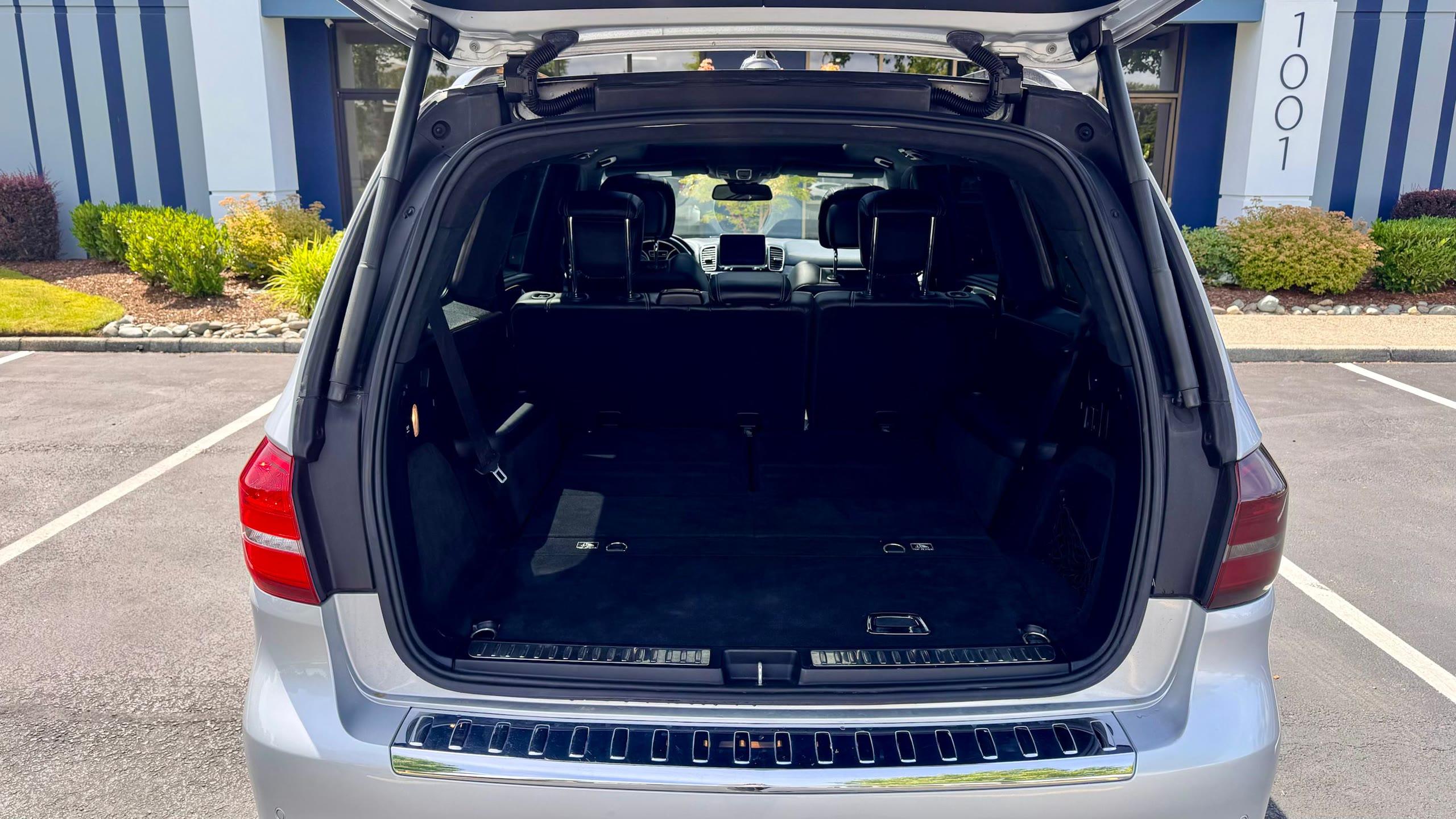 Mercedes-AMG GLS 63 — vehicle photo 9