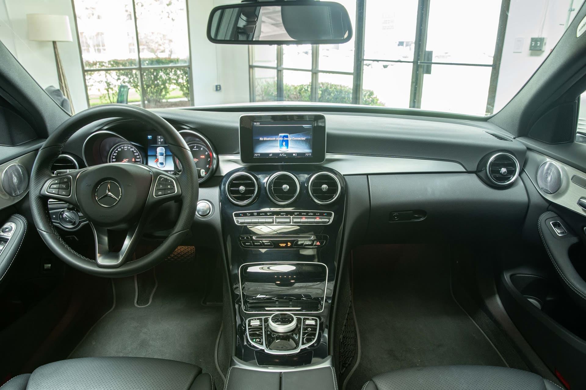 Mercedes-Benz C 300 — vehicle photo 2