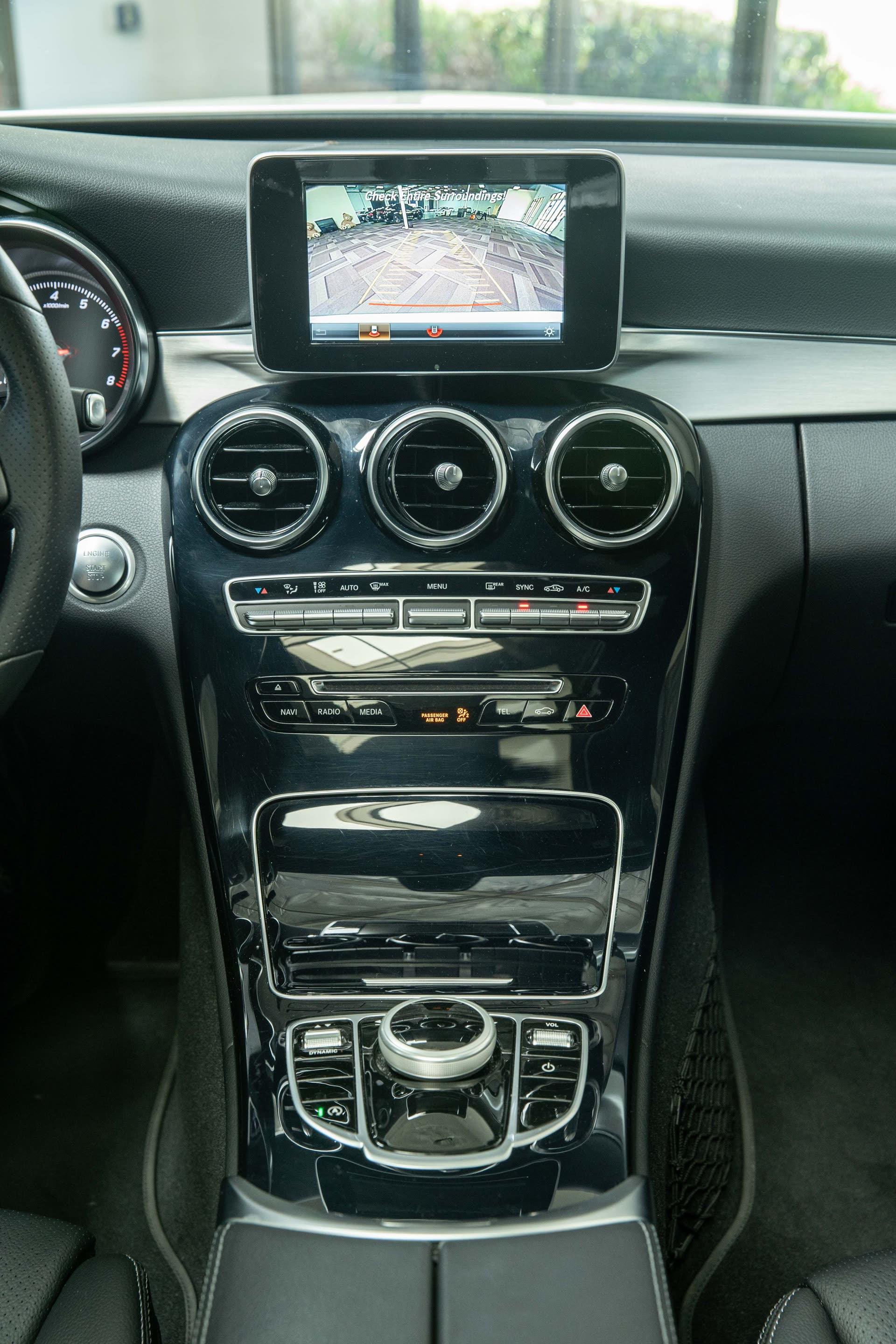 Mercedes-Benz C 300 — vehicle photo 3