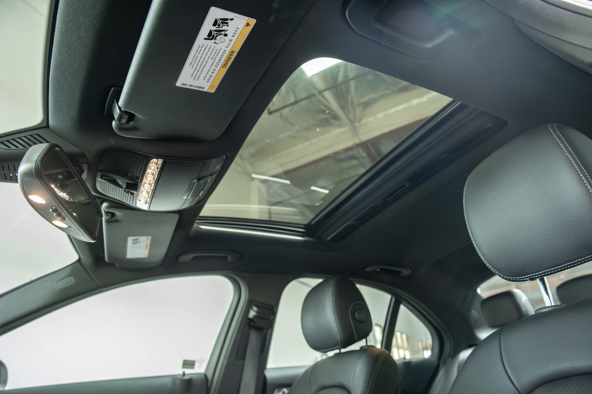 Mercedes-Benz C 300 — vehicle photo 4