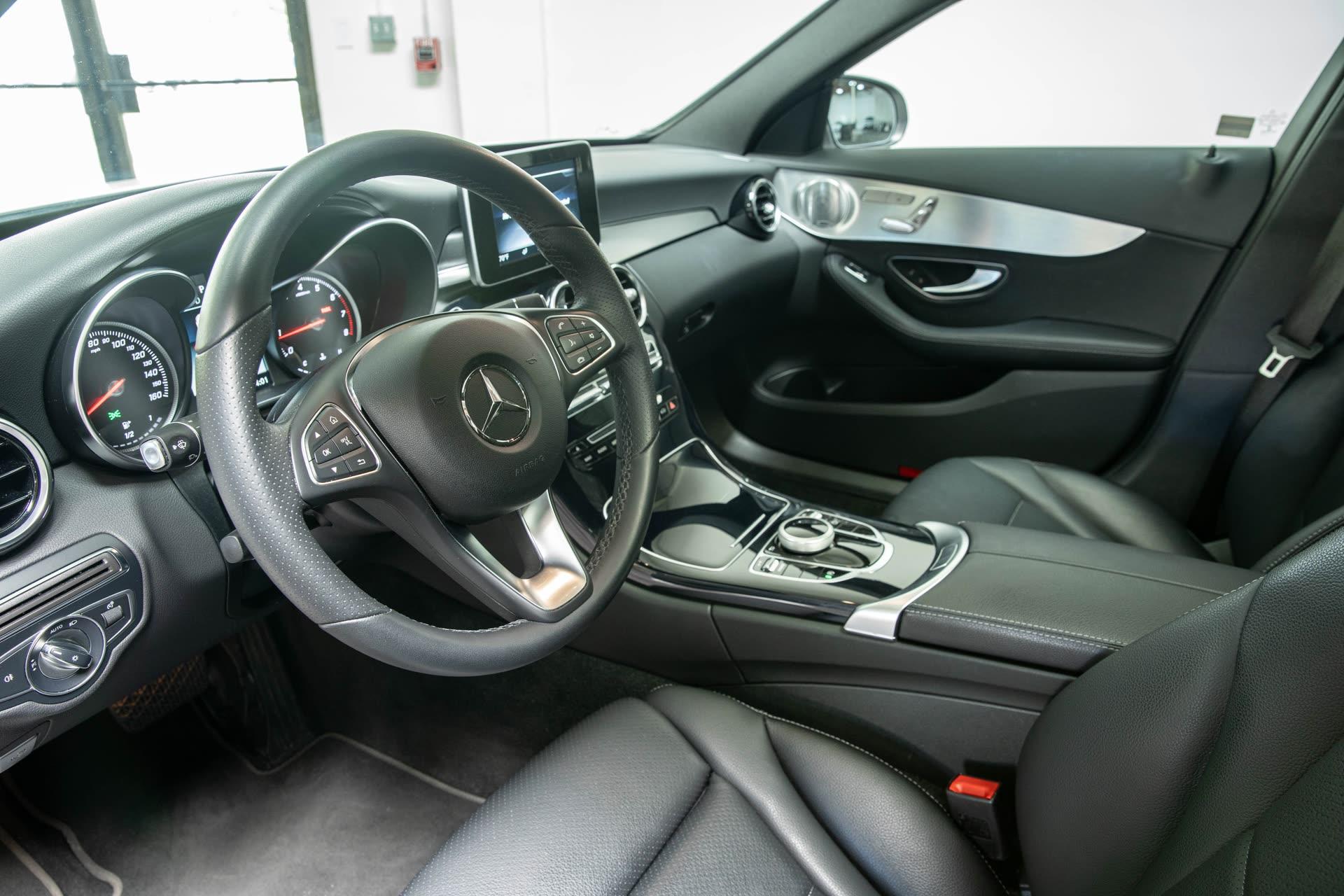 Mercedes-Benz C 300 — vehicle photo 5