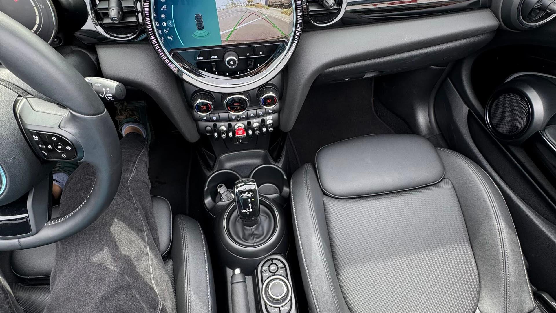 MINI Convertible — vehicle photo 3