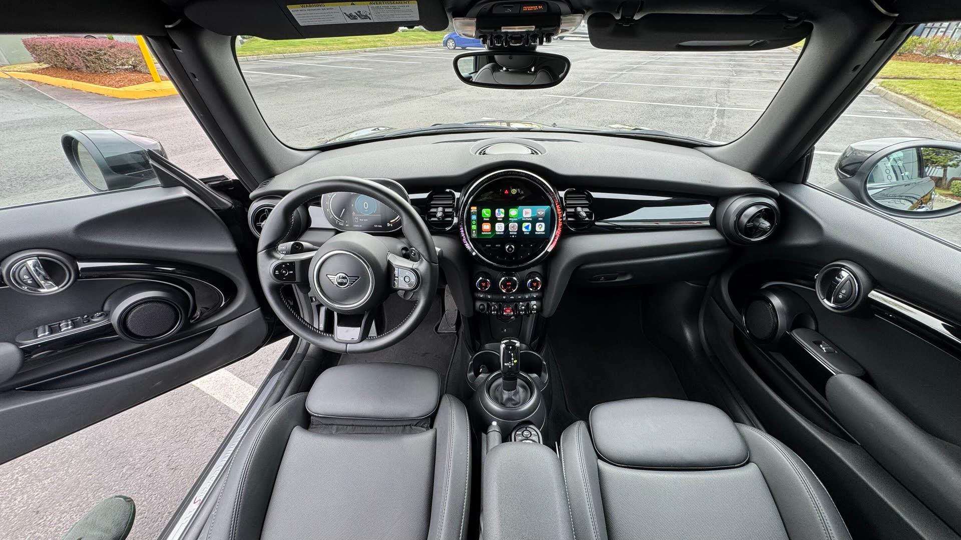 MINI Convertible — vehicle photo 6