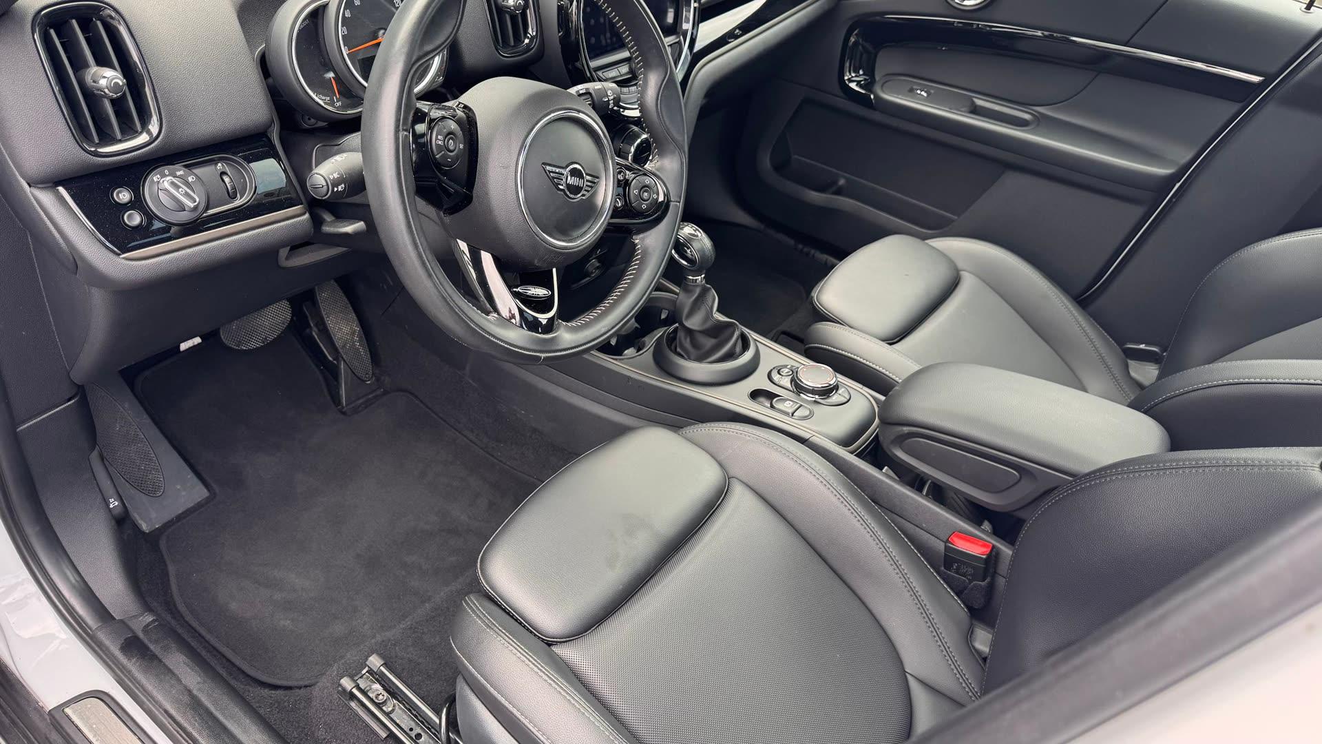 MINI Countryman — vehicle photo 2