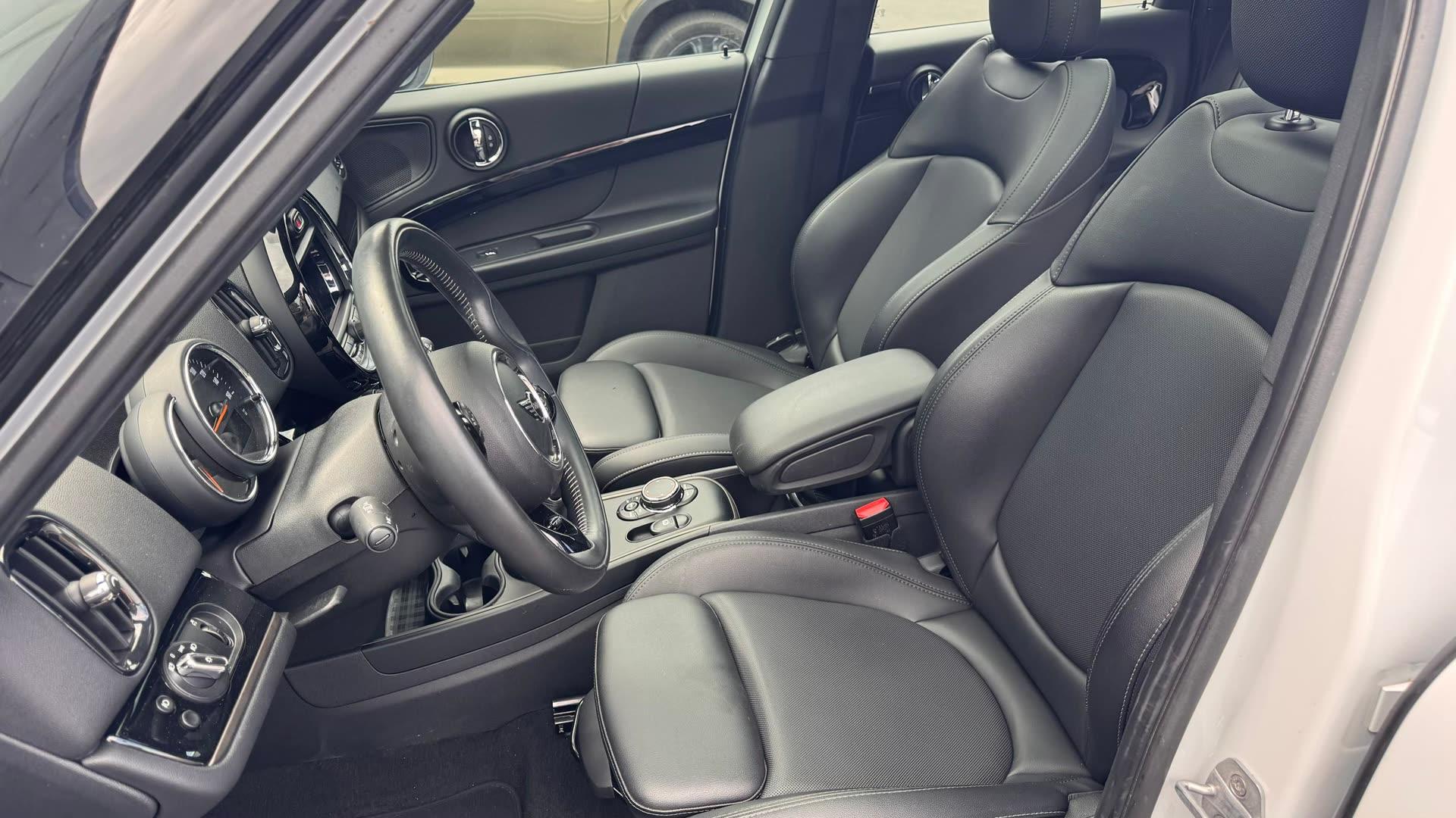MINI Countryman — vehicle photo 3