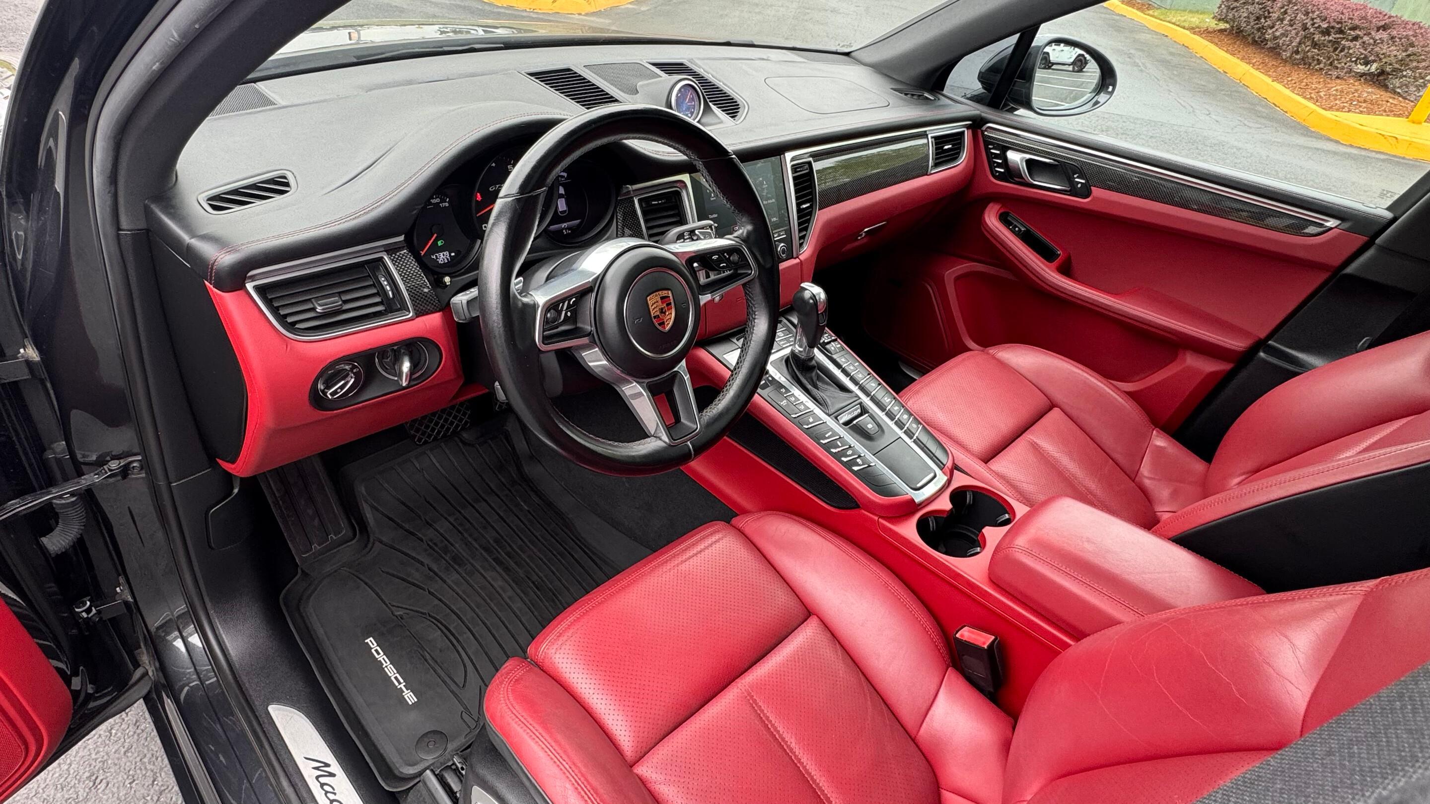 Porsche Macan GTS — vehicle photo 3