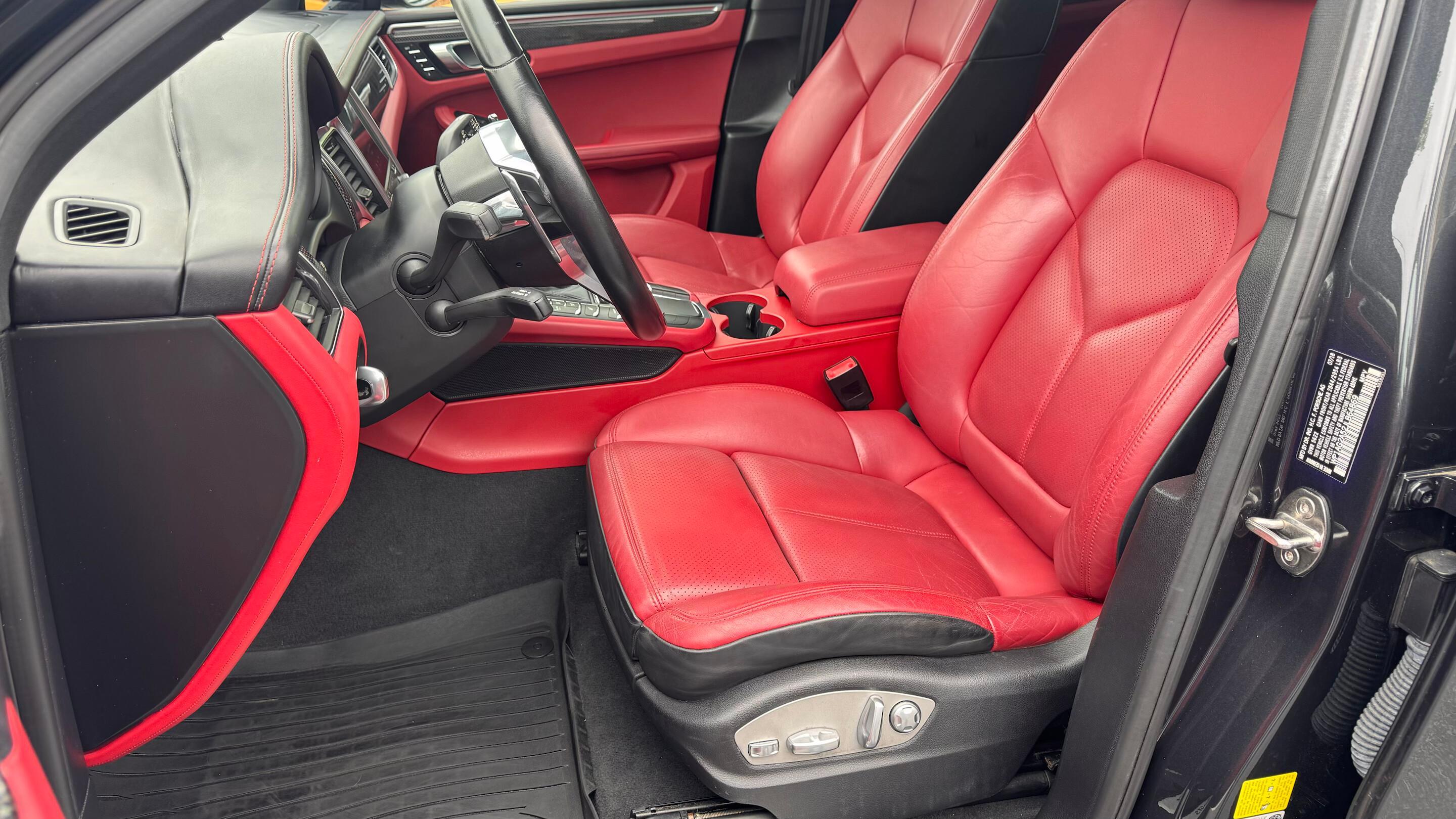 Porsche Macan GTS — vehicle photo 5