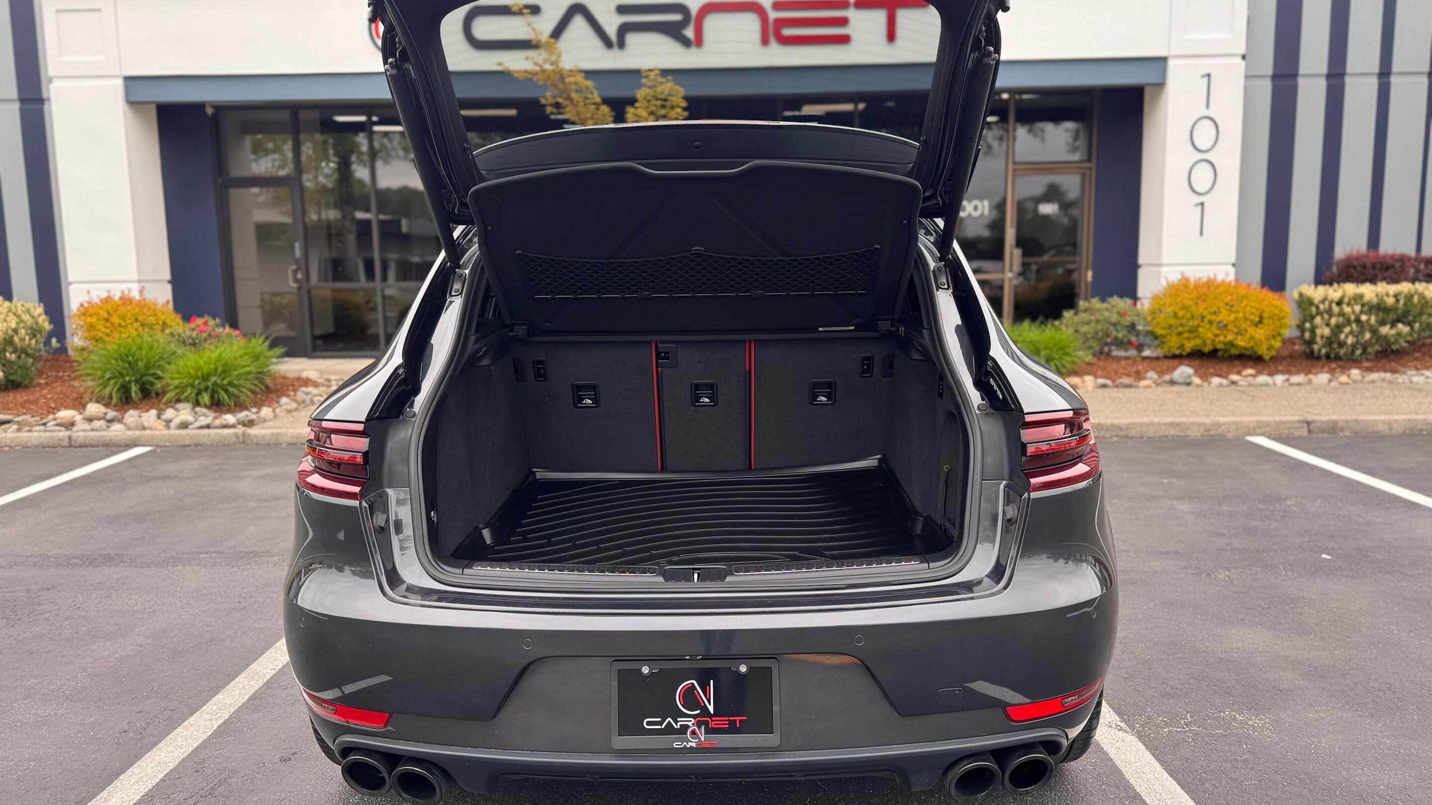 Porsche Macan GTS — vehicle photo 8