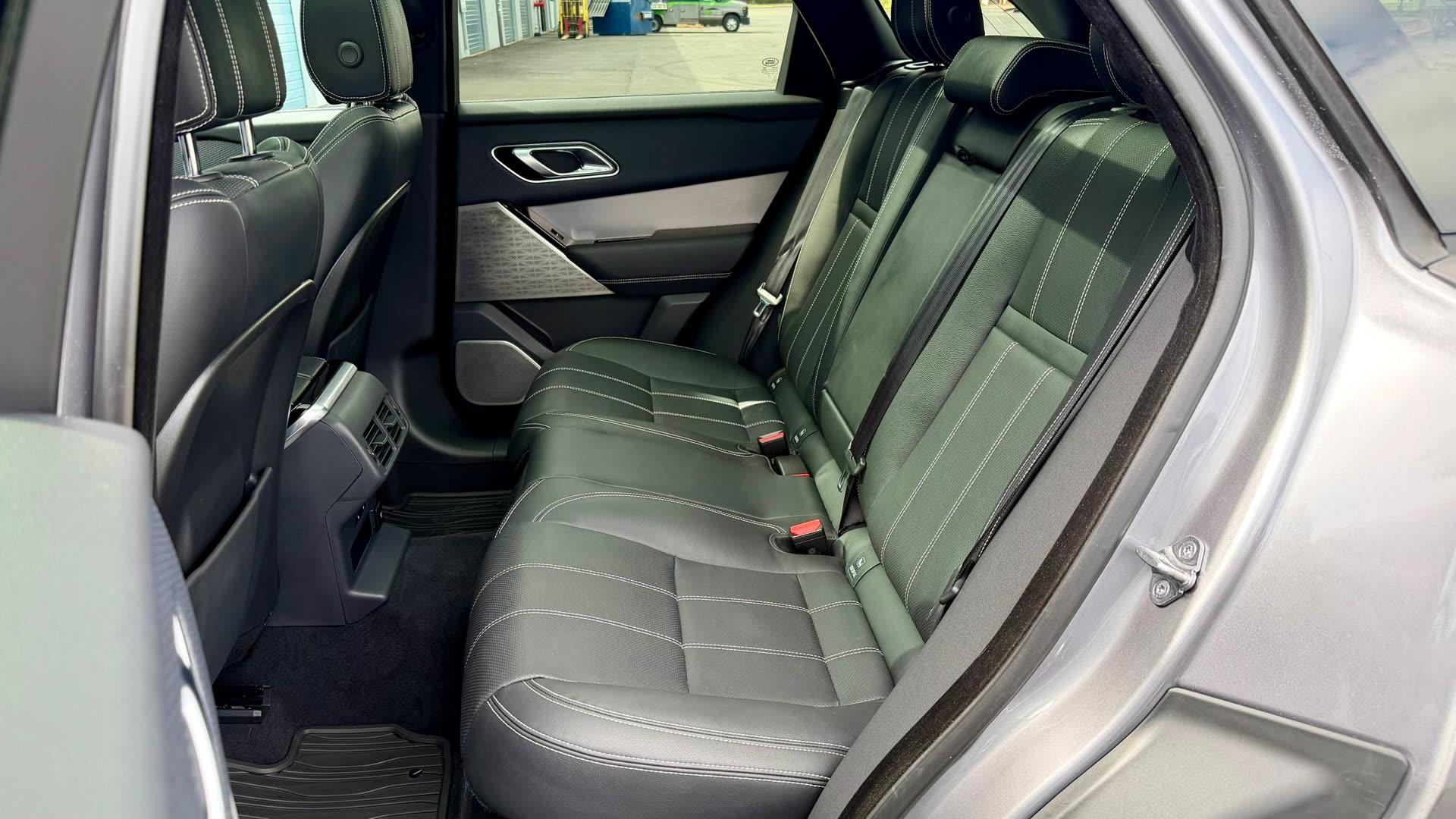 Land Rover Range Rover Velar — vehicle photo 4