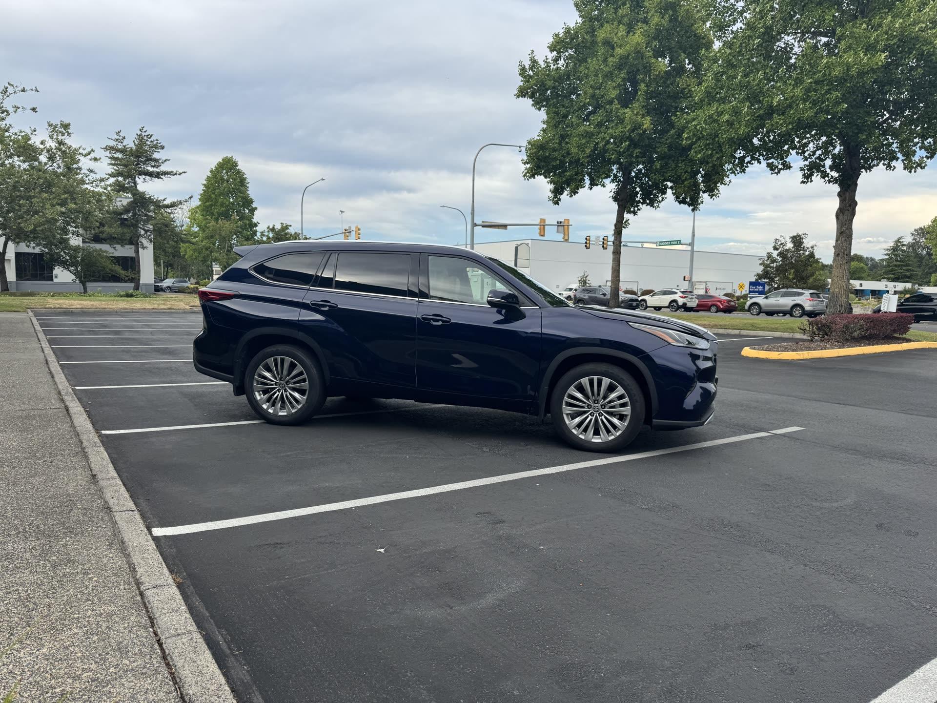 Toyota Highlander Platinum — vehicle photo 1