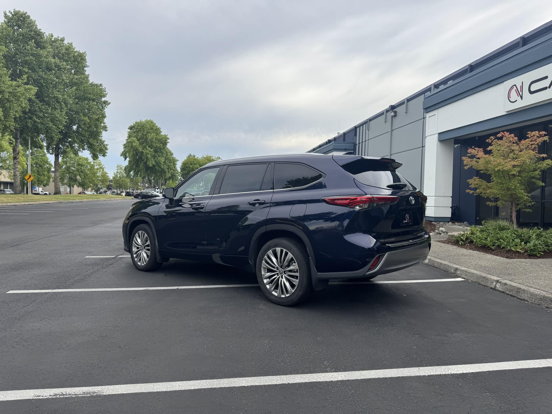 Toyota Highlander Platinum — vehicle photo 2