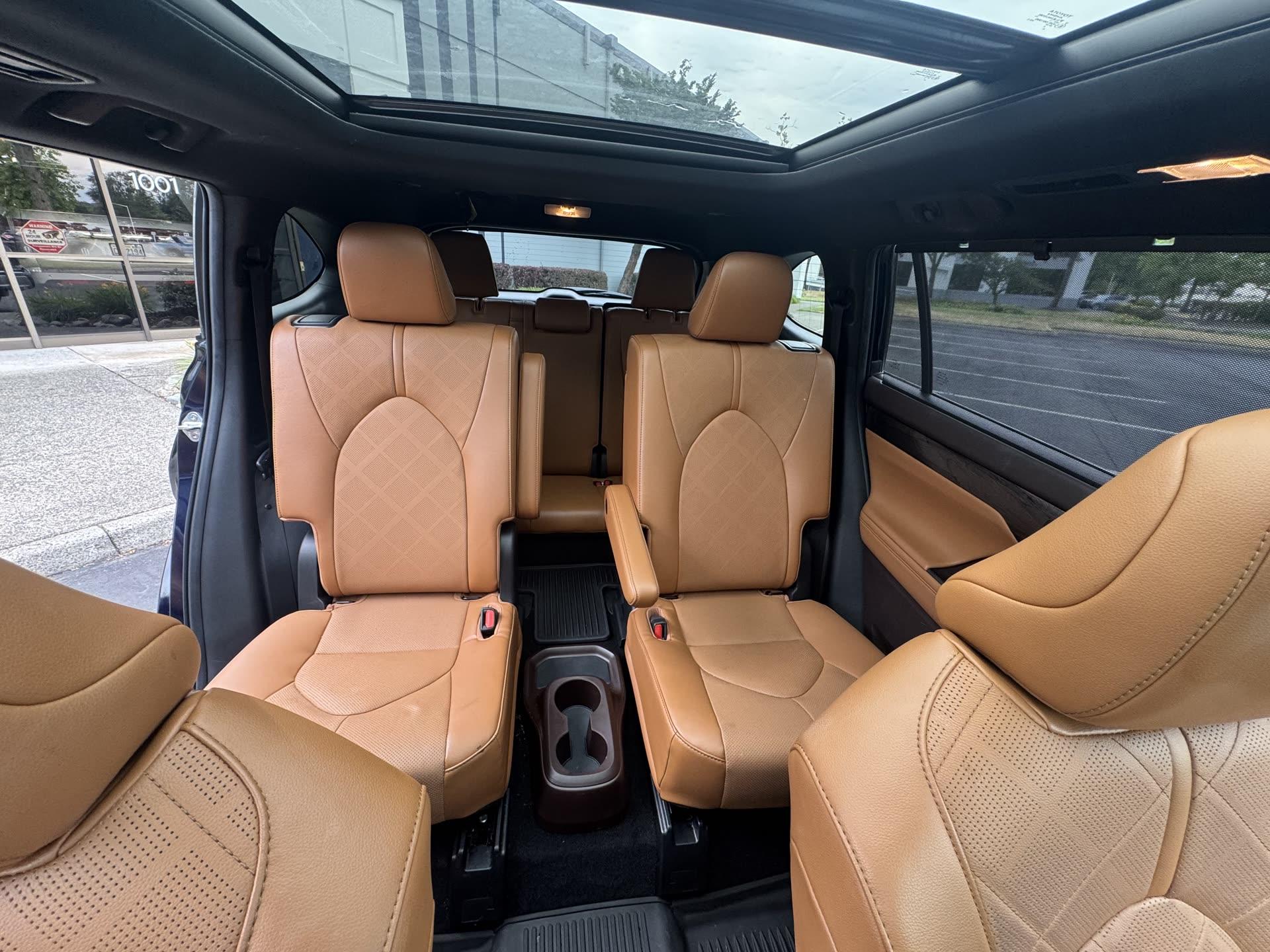 Toyota Highlander Platinum — vehicle photo 4