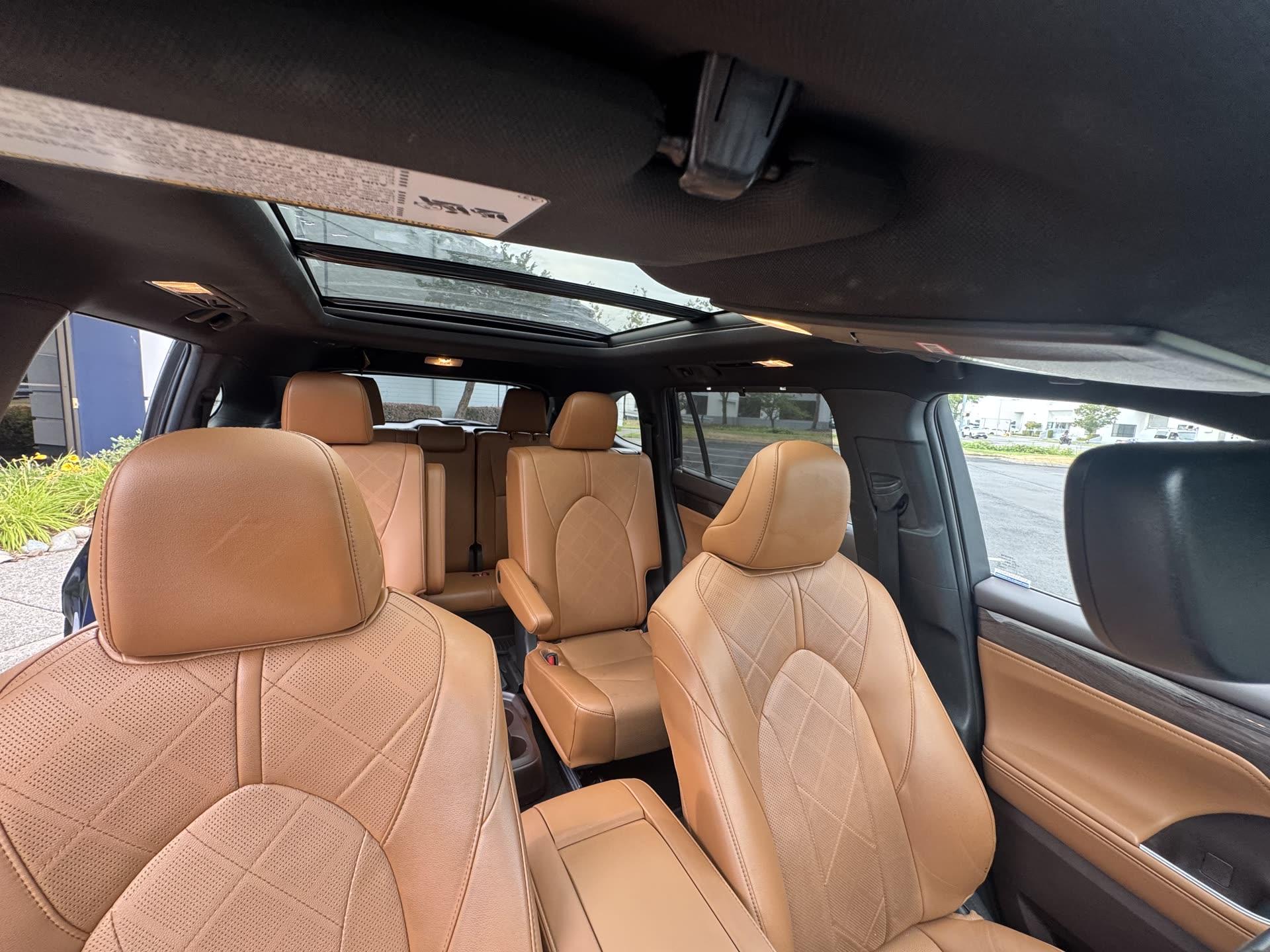 Toyota Highlander Platinum — vehicle photo 5