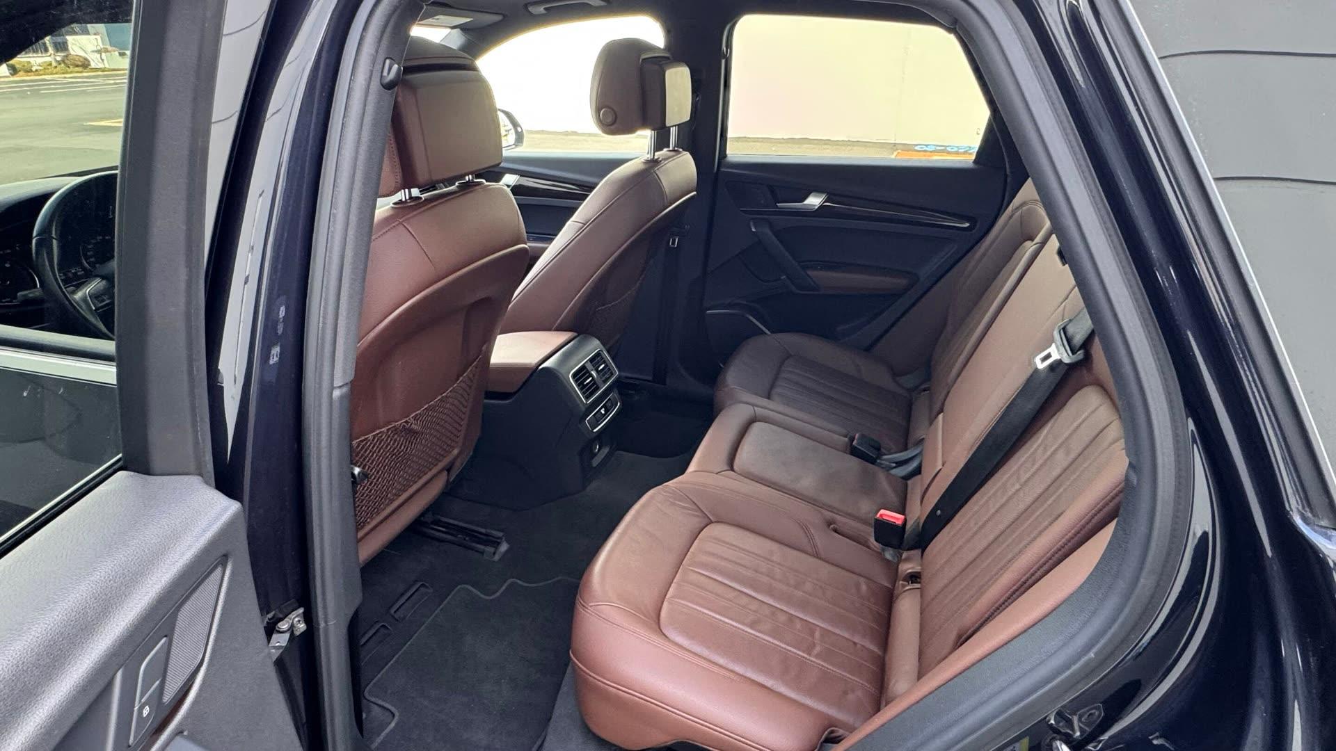Audi Q5 Premium — vehicle photo 3