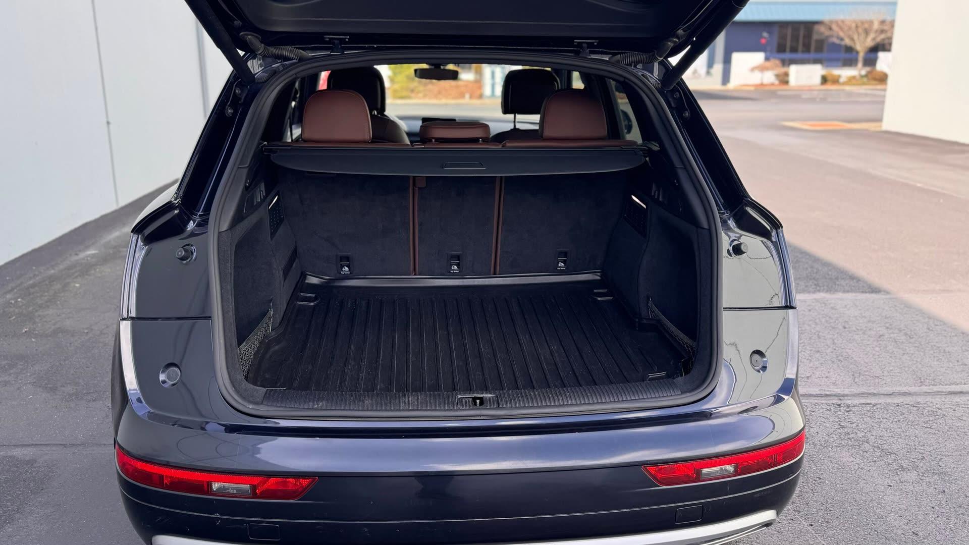Audi Q5 Premium — vehicle photo 6