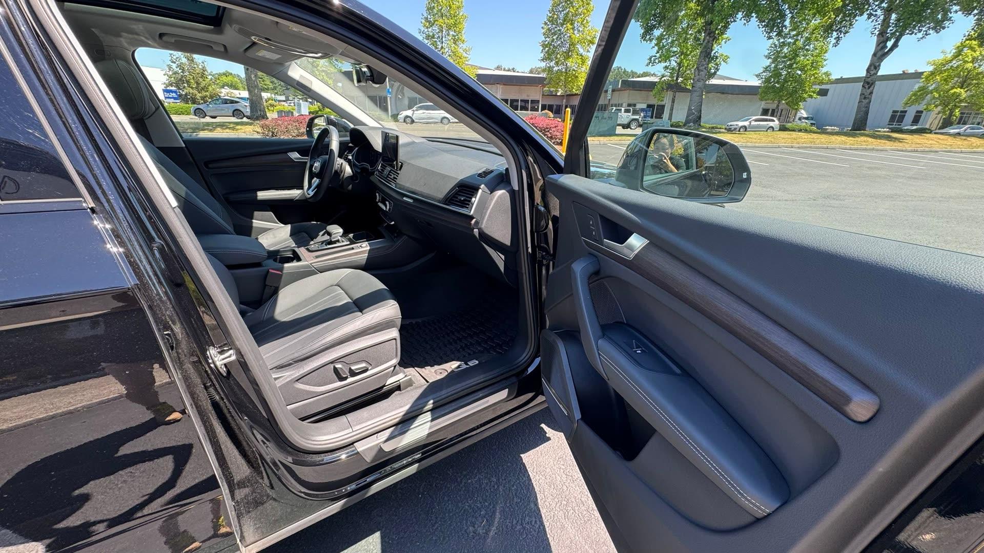 Audi Q5 Premium Plus — vehicle photo 6