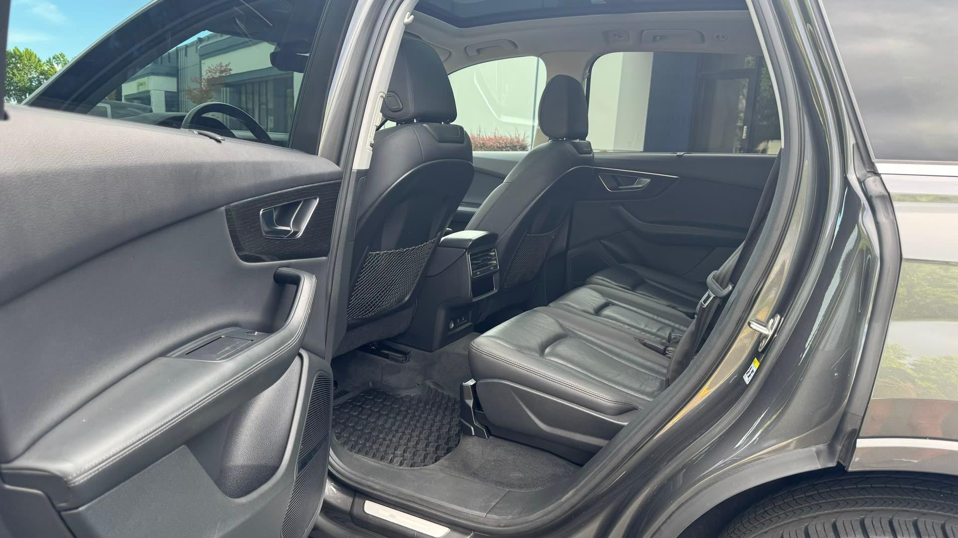 Audi Q7 Premium Plus — vehicle photo 5